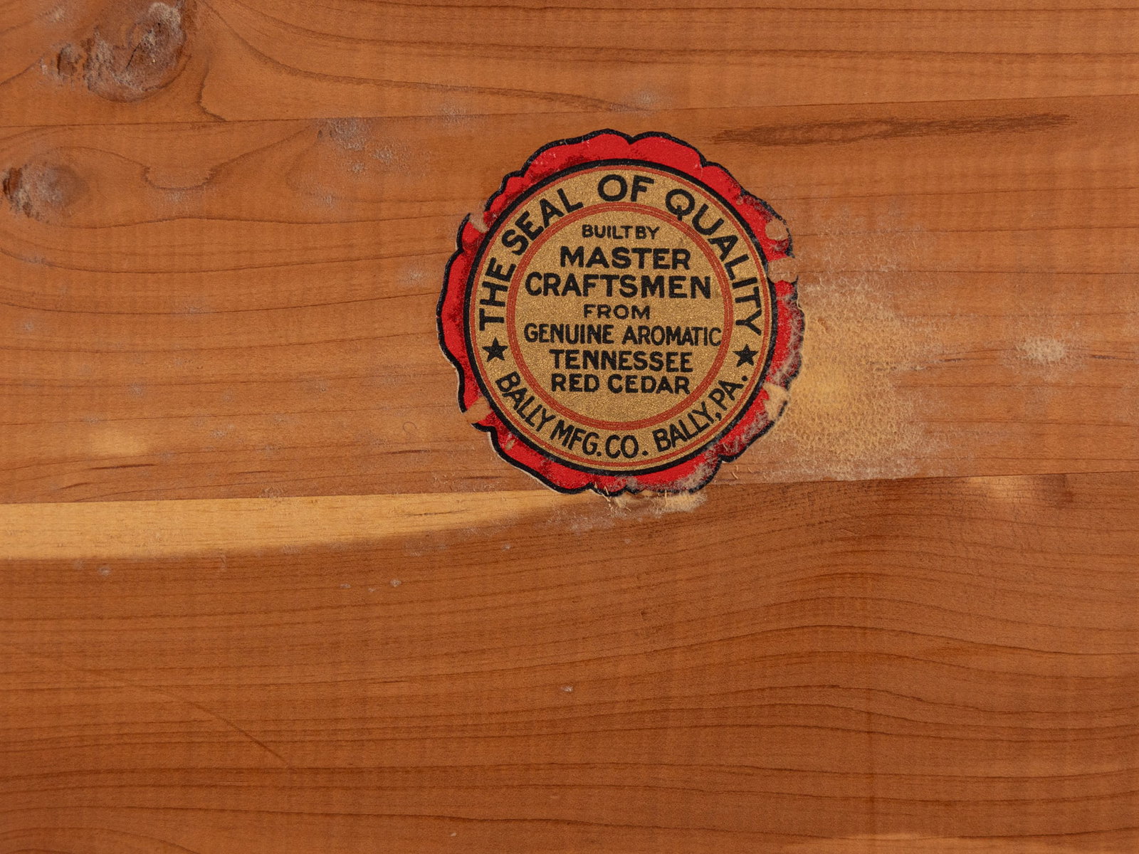 Bally Mfg. Co. Red Cedar Vintage Wooden Blanket Chest - 4