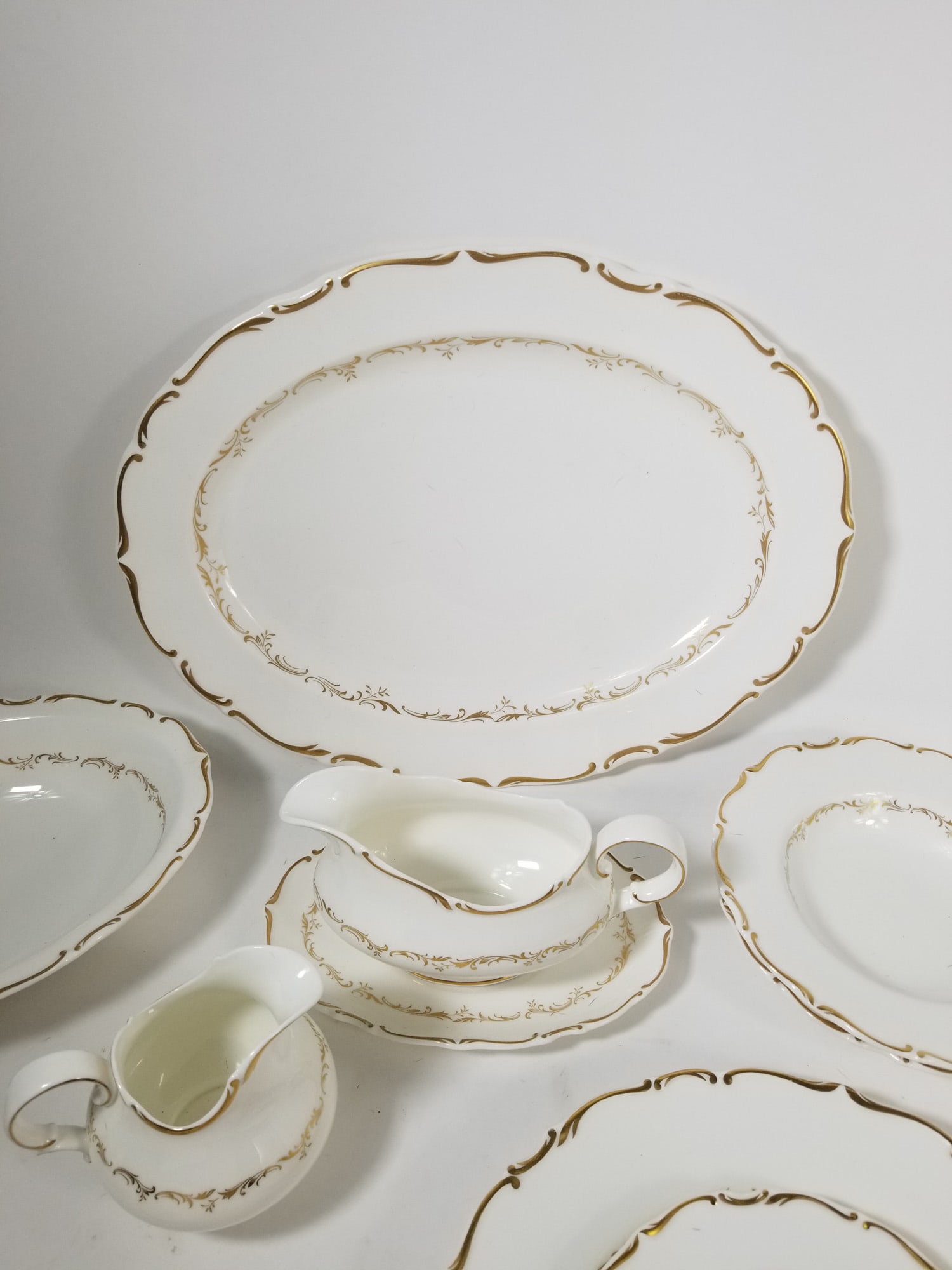 Set of Royal Doulton Richelieu China Service - 3
