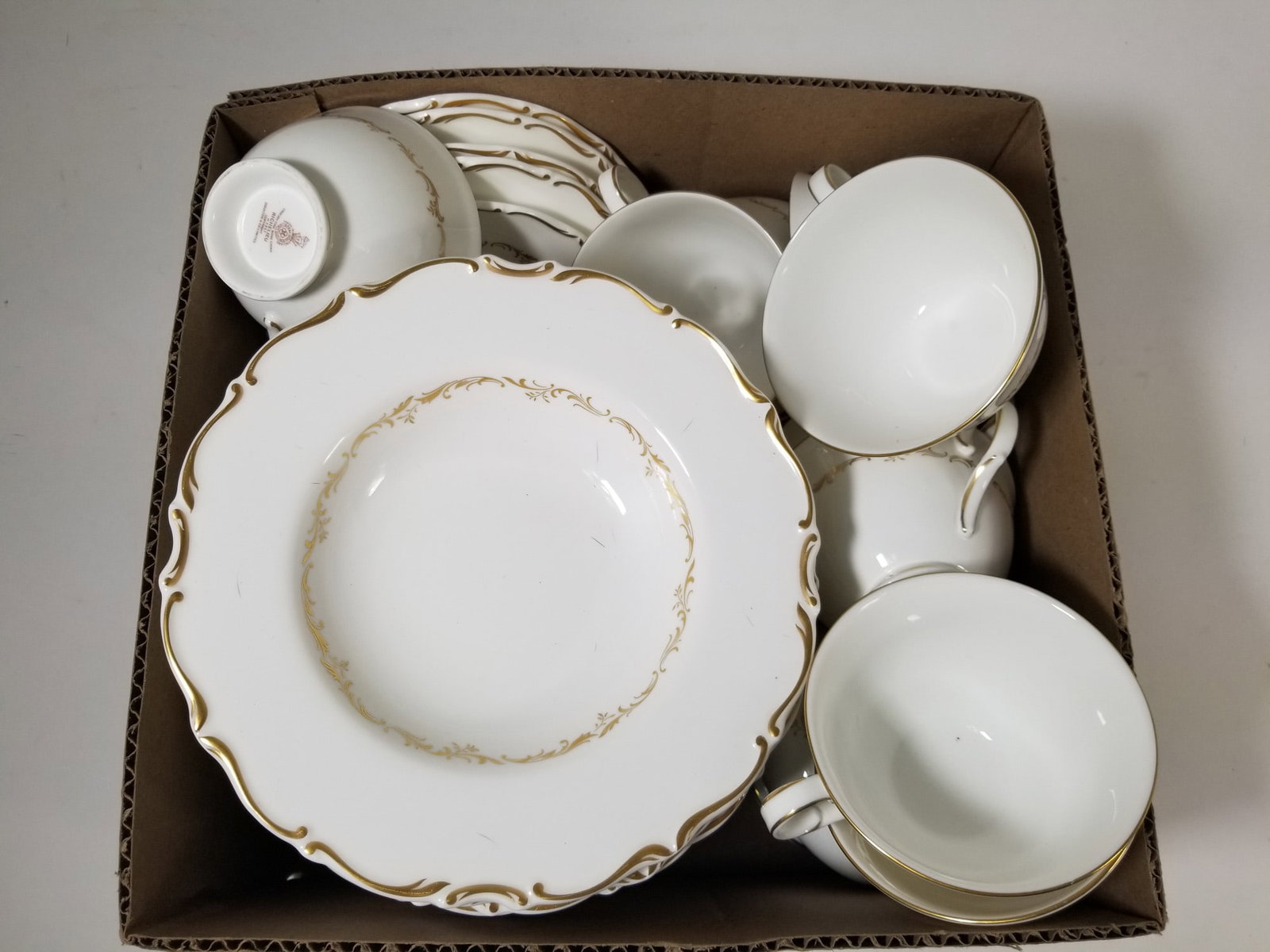 Set of Royal Doulton Richelieu China Service - 6