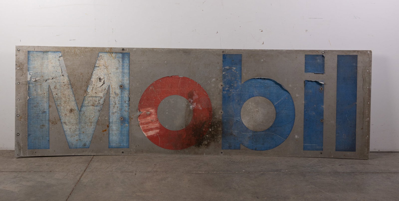 LARGE Vintage Metal MOBIL Sign: LARGE Vintage Metal MOBIL Sign Literature Brooks Auction – Online Auction Terms & Conditions Contact: (856) 694-2960 | info@brooks.auction READ BEFORE YOU BID: We want you to feel confident
