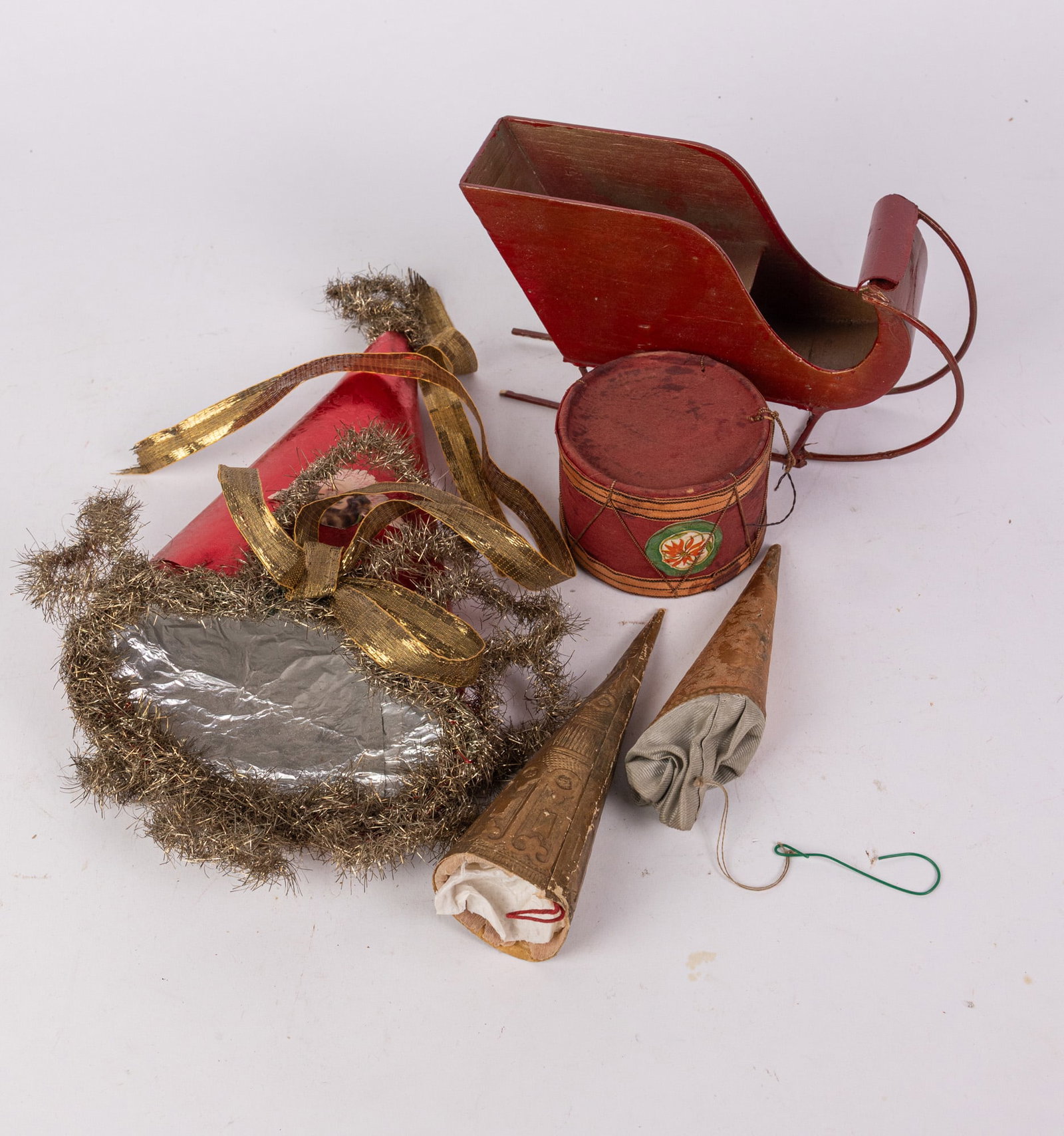 Grouping of Vintage and Antique Christmas Decor: Grouping of Vintage and Antique Christmas Decor Size 7" x 12" x 12" Literature Brooks Auction – Online Auction Terms & Conditions Contact: (856) 694-2960 | info@brooks.auction READ BEFORE YOU