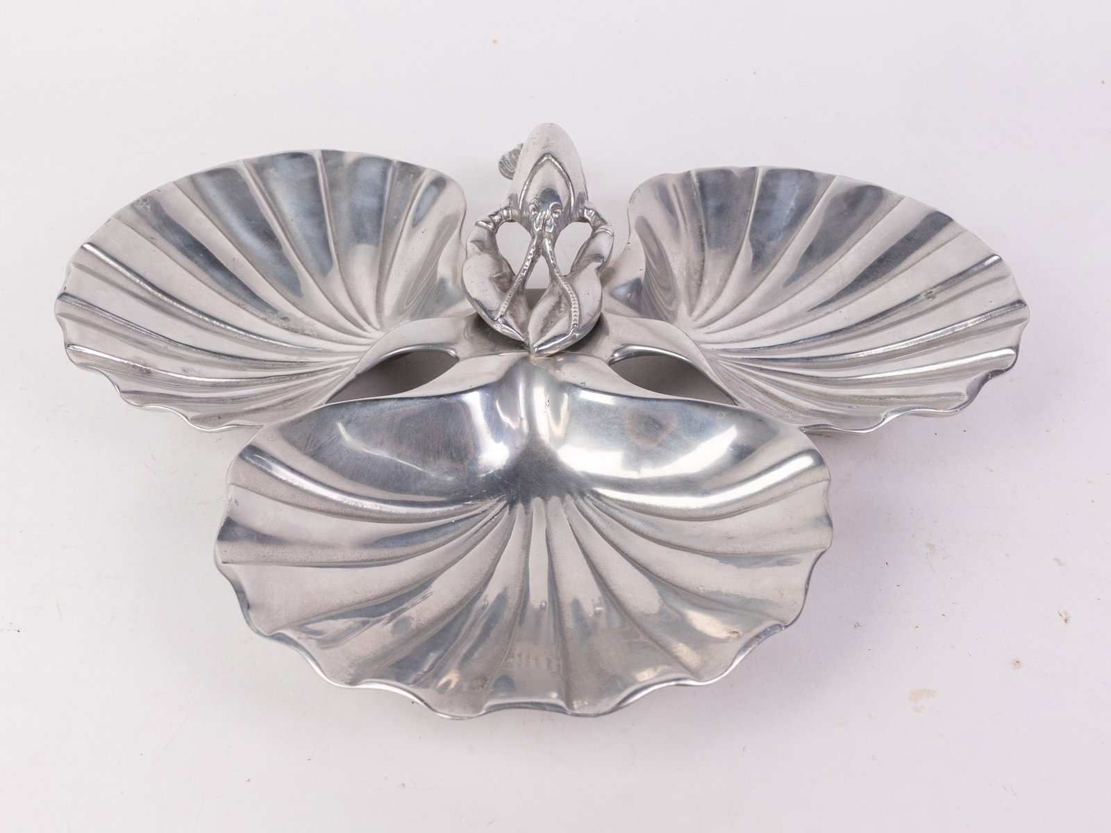 Tri-Scallop Aluminum Lobsterform Serving Tray (1 of 6)