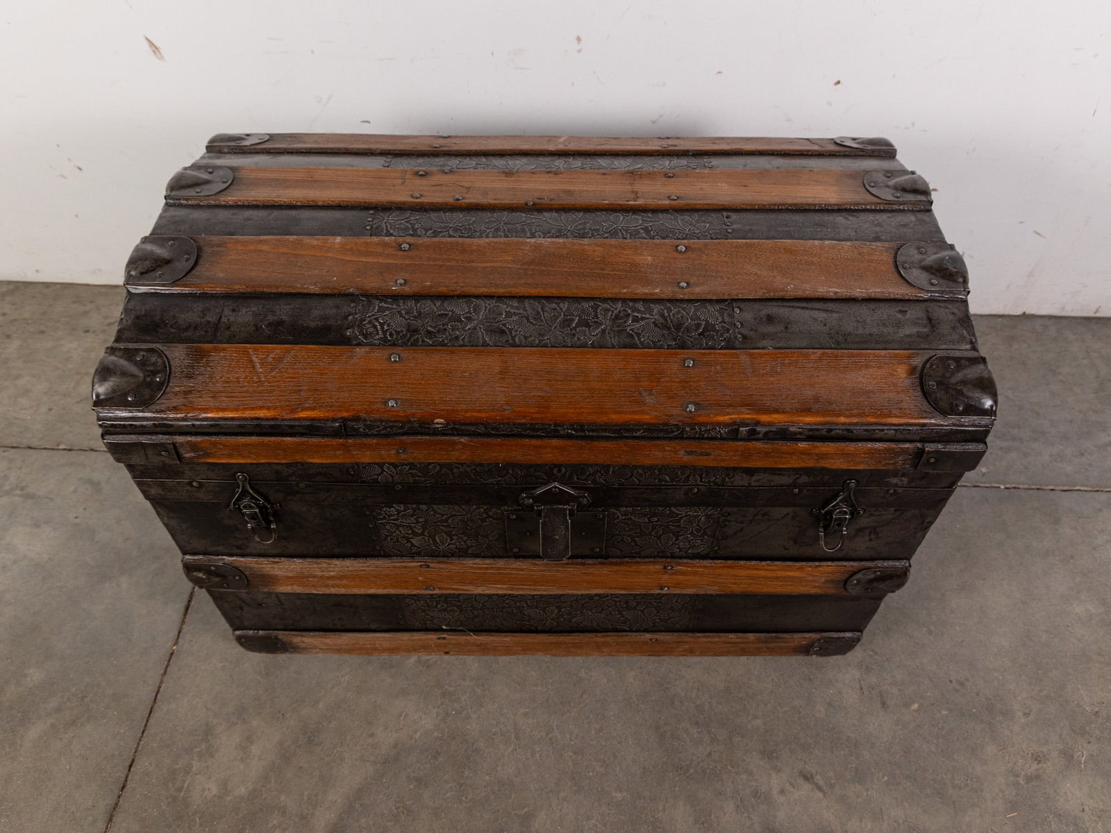 Antique Style Steamer Trunk - 2