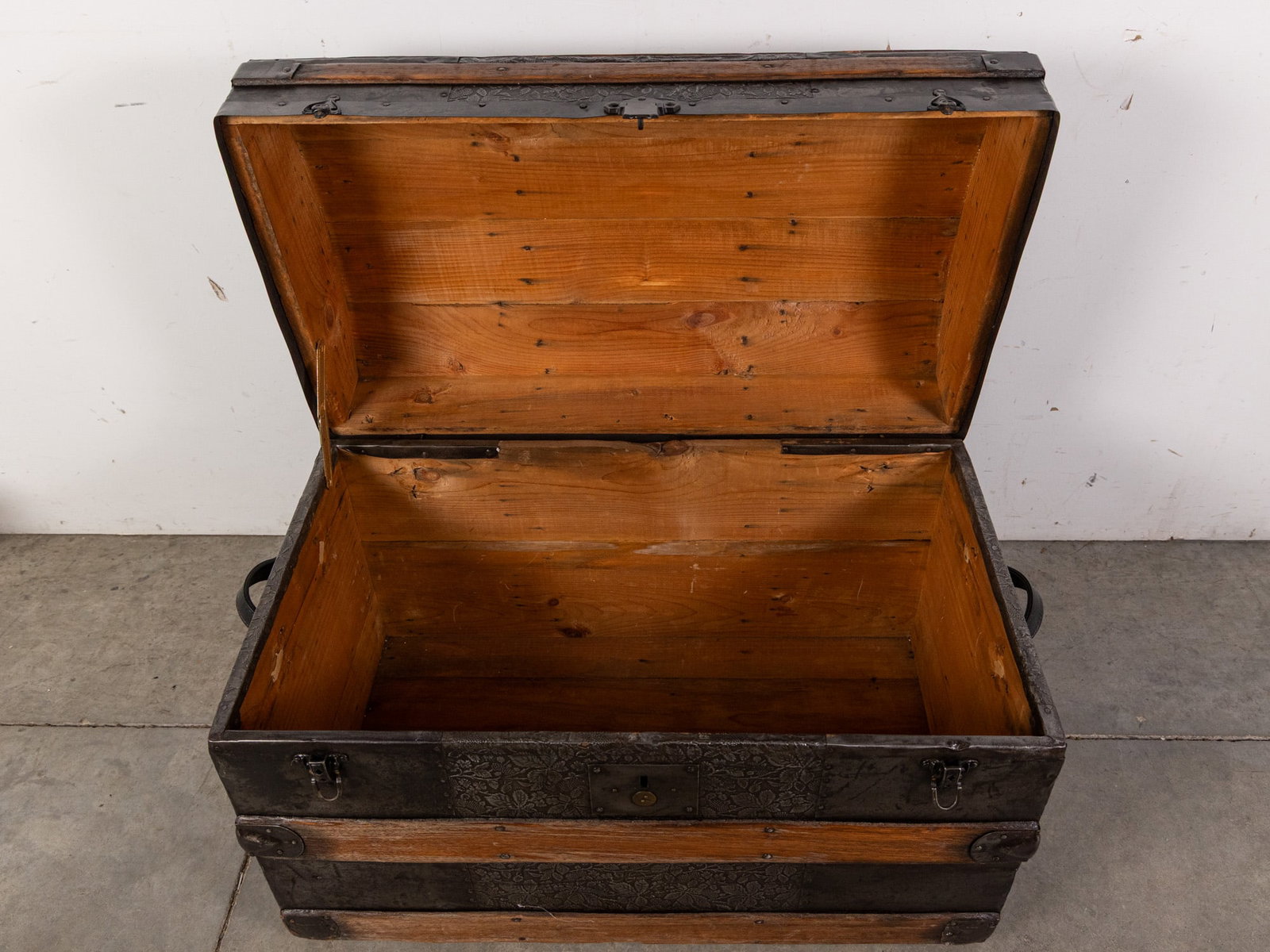 Antique Style Steamer Trunk - 3