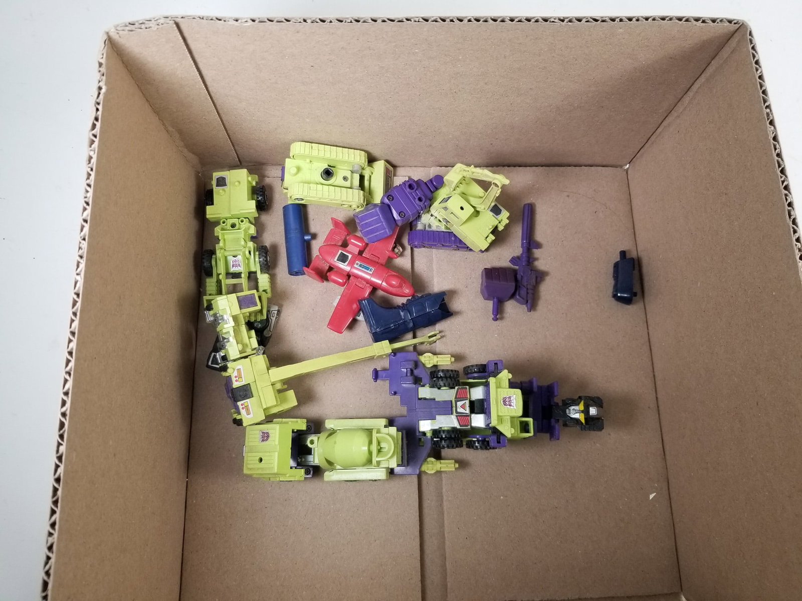 Vintage Transformers ft. 1985 Devastator G1 Constructicon Incomplete: Vintage Transformers ft. 1985 Devastator G1 Constructicon Incomplete Size 7" x 12" x 12" Literature Brooks Auction – Online Auction Terms & Conditions Contact: (856) 694-2960 |