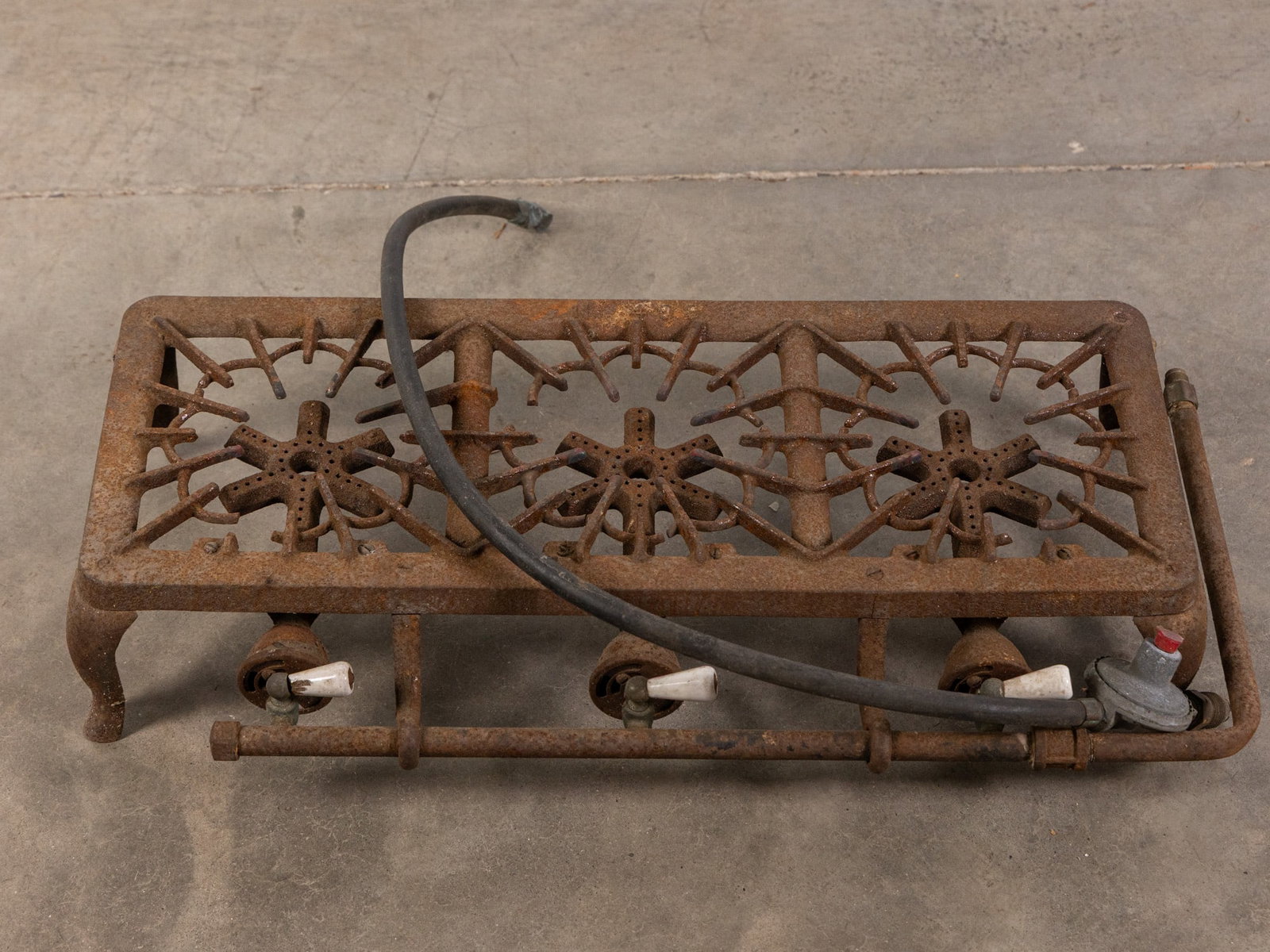 Griswold #403 Vintage Cast Iron Gas Stovetop: Griswold #403 Vintage Cast Iron Gas Stovetop Size 5" x 12" x 27" Literature Brooks Auction – Online Auction Terms & Conditions Contact: (856) 694-2960 | info@brooks.auction READ BEFORE YOU BID: