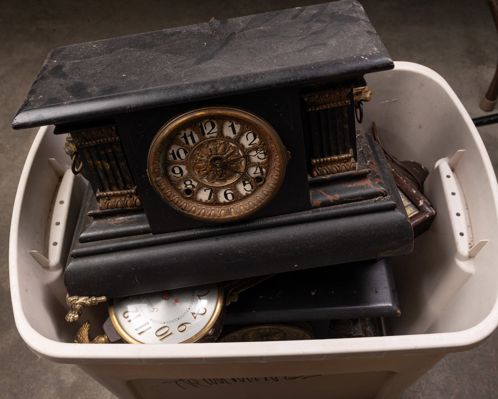 Lot of Assorted Vintage and Antique Clocks (1 of 5)
