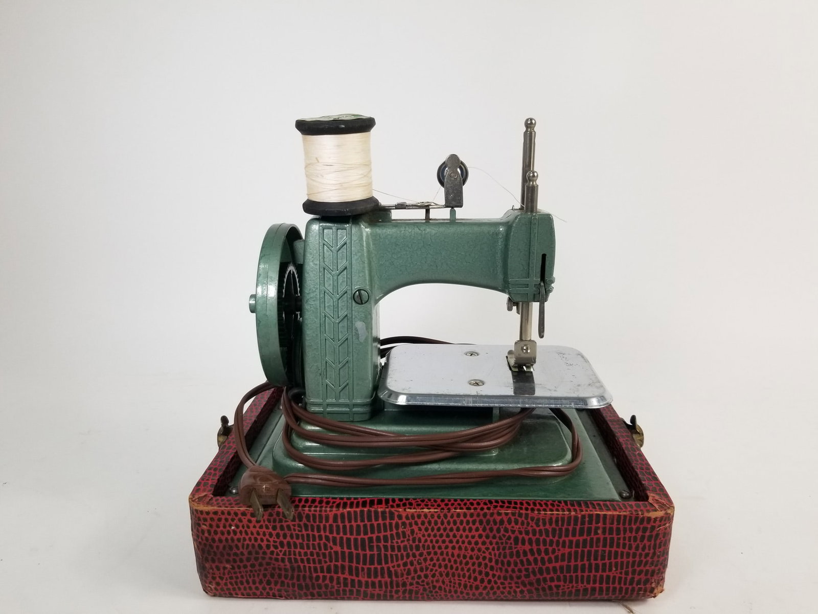 Vintage Betsy Ross Electric Toy Sewing Machine with Case - 2