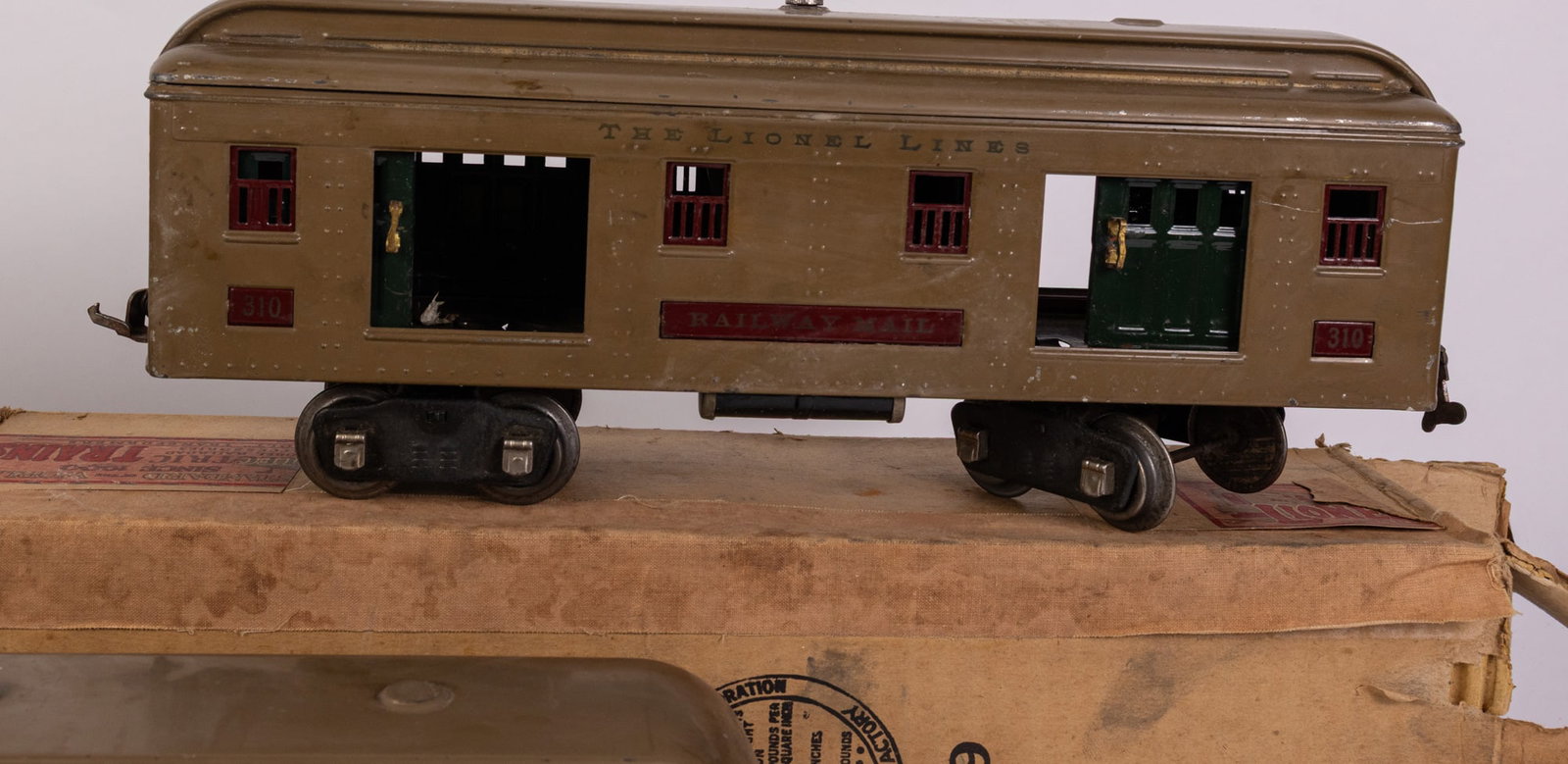 Three Vintage Lionel Passenger Cars - 4