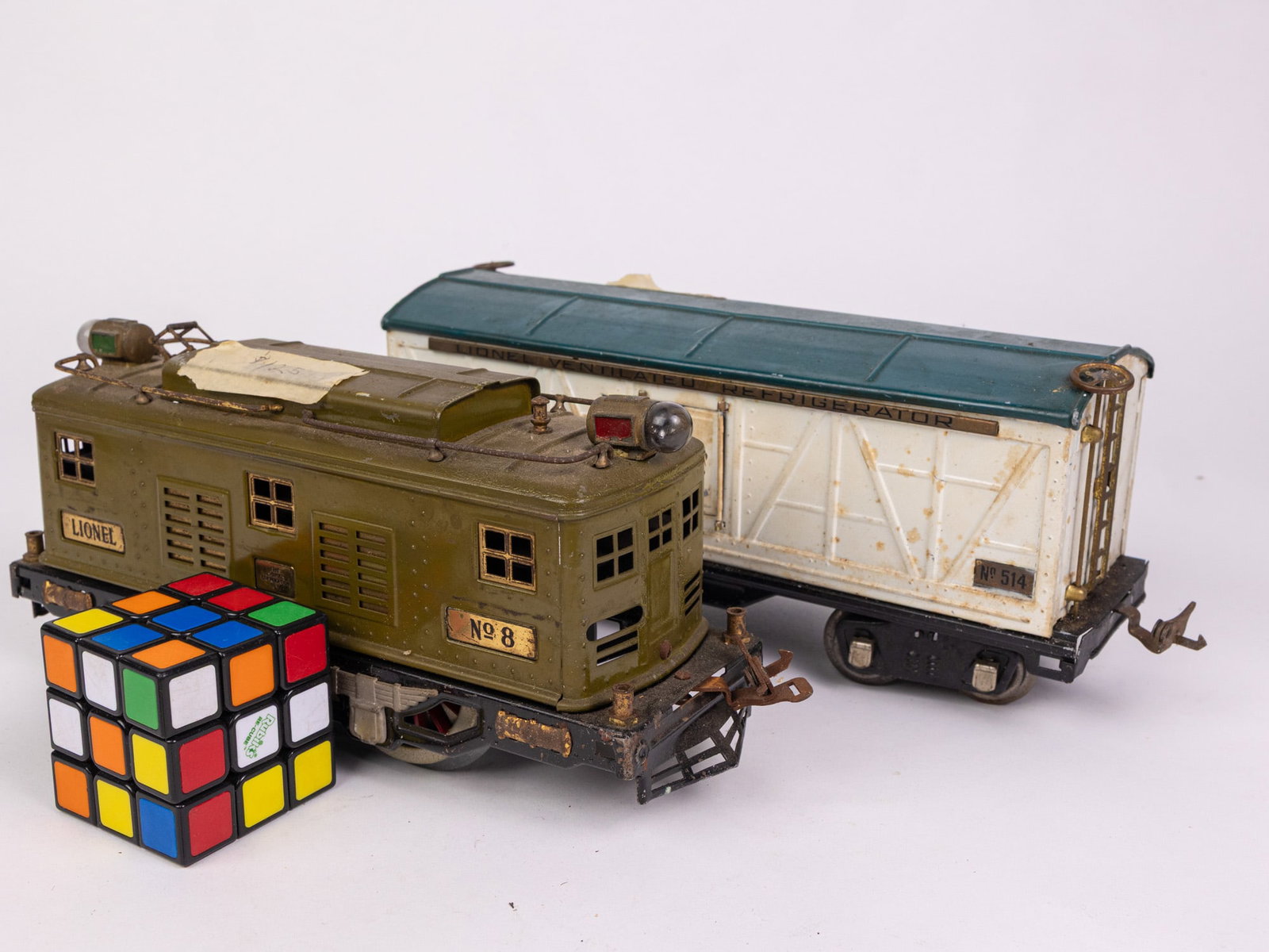 Lionel No. 8 Locomotive and Lionel No. 514 Ventilated Refrigerator Car - 2
