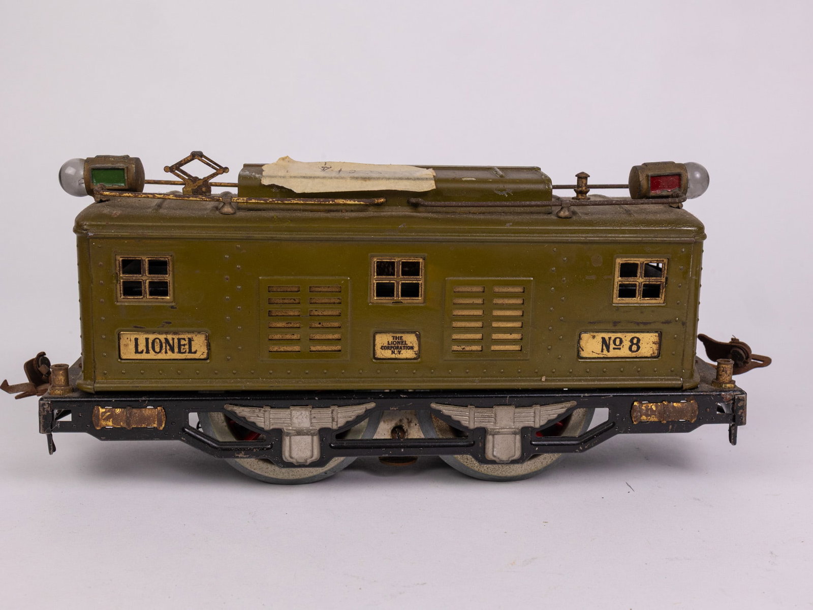 Lionel No. 8 Locomotive and Lionel No. 514 Ventilated Refrigerator Car - 3