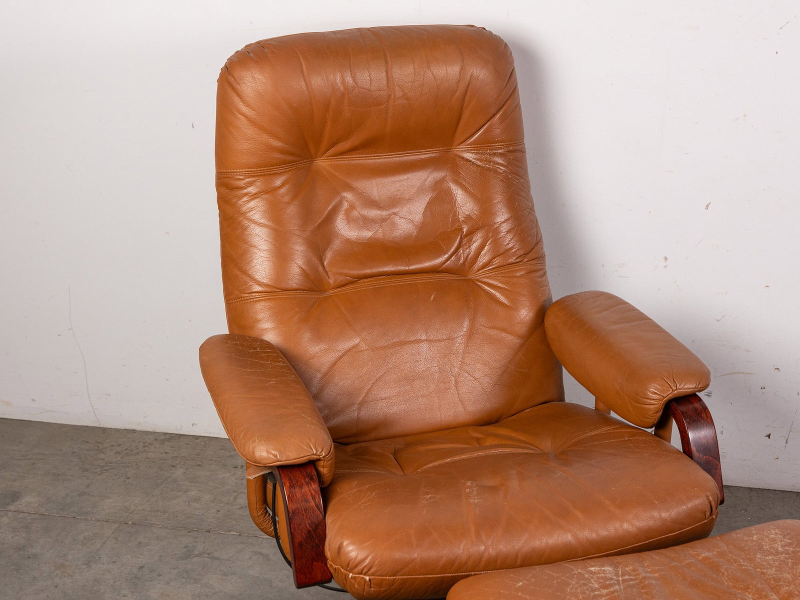 Contemporary Modern Style Lounge Chair with Ottoman - 3