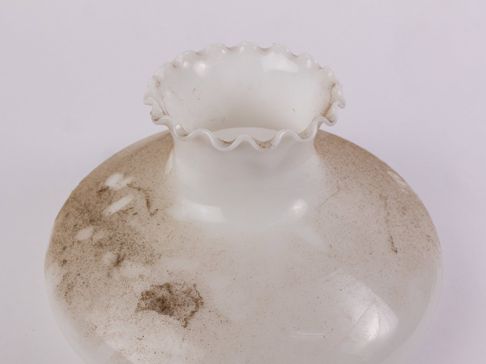 Aladdin Ruffled Milk Glass Lamp Shade - 3