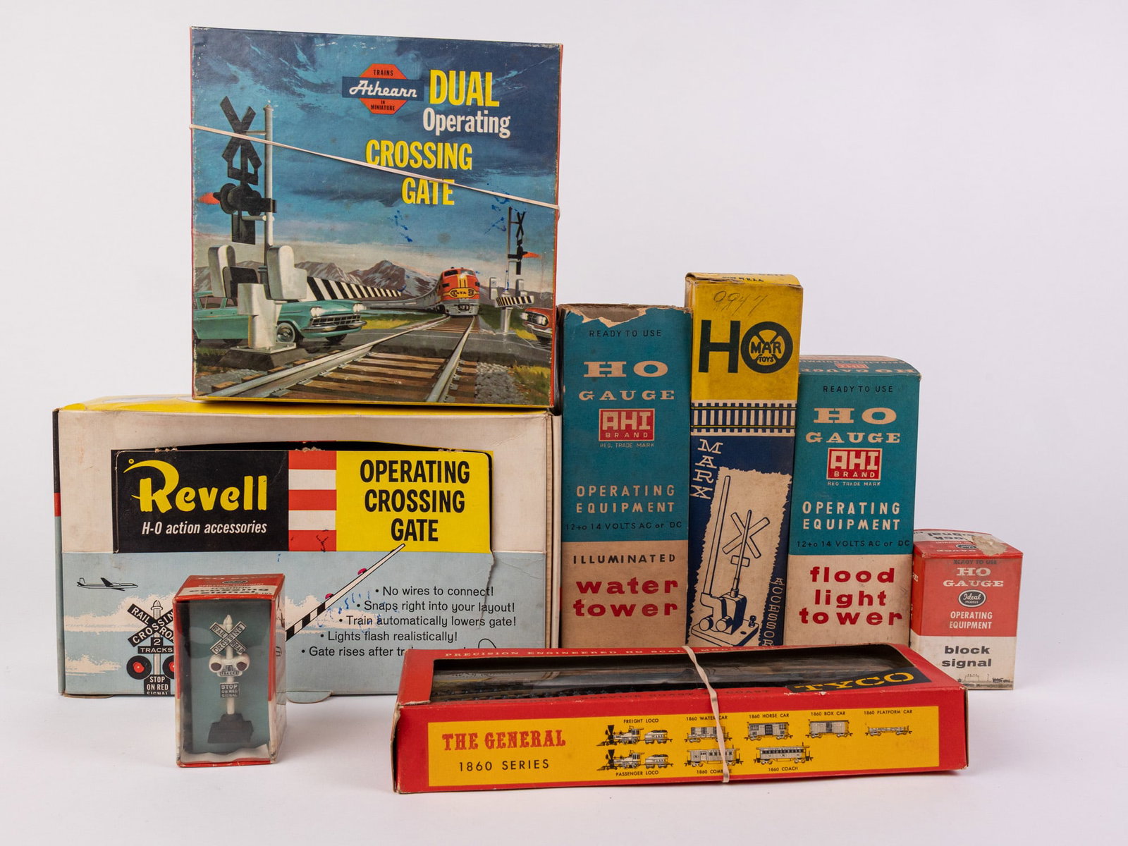 Assorted Vintage Model Train Accessories: Assorted Vintage Model Train Accessories Size 7" x 12" x 12" Literature Brooks Auction – Online Auction Terms & Conditions Contact: (856) 694-2960 | info@brooks.auction READ BEFORE YOU BID:<