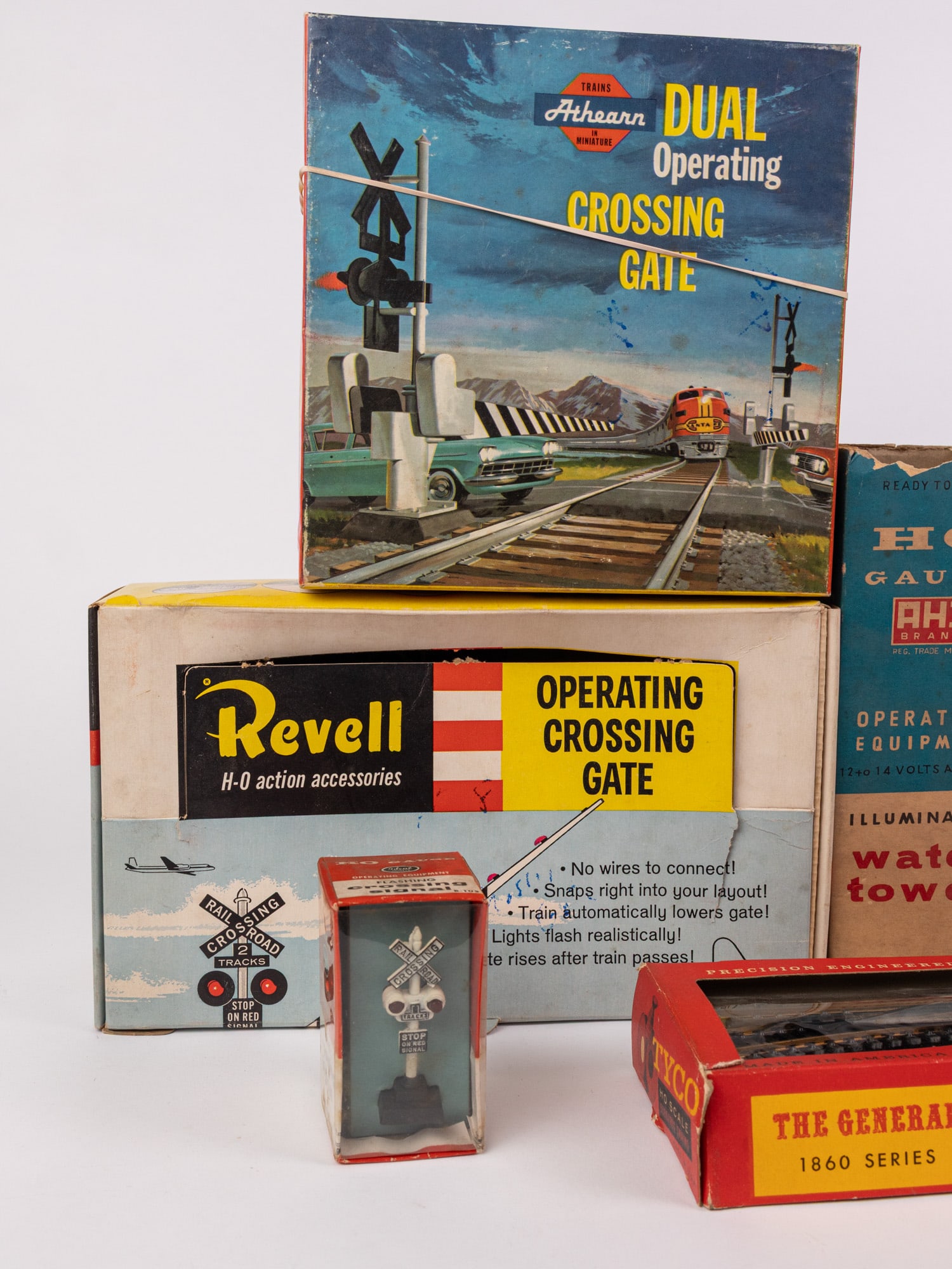 Assorted Vintage Model Train Accessories - 3
