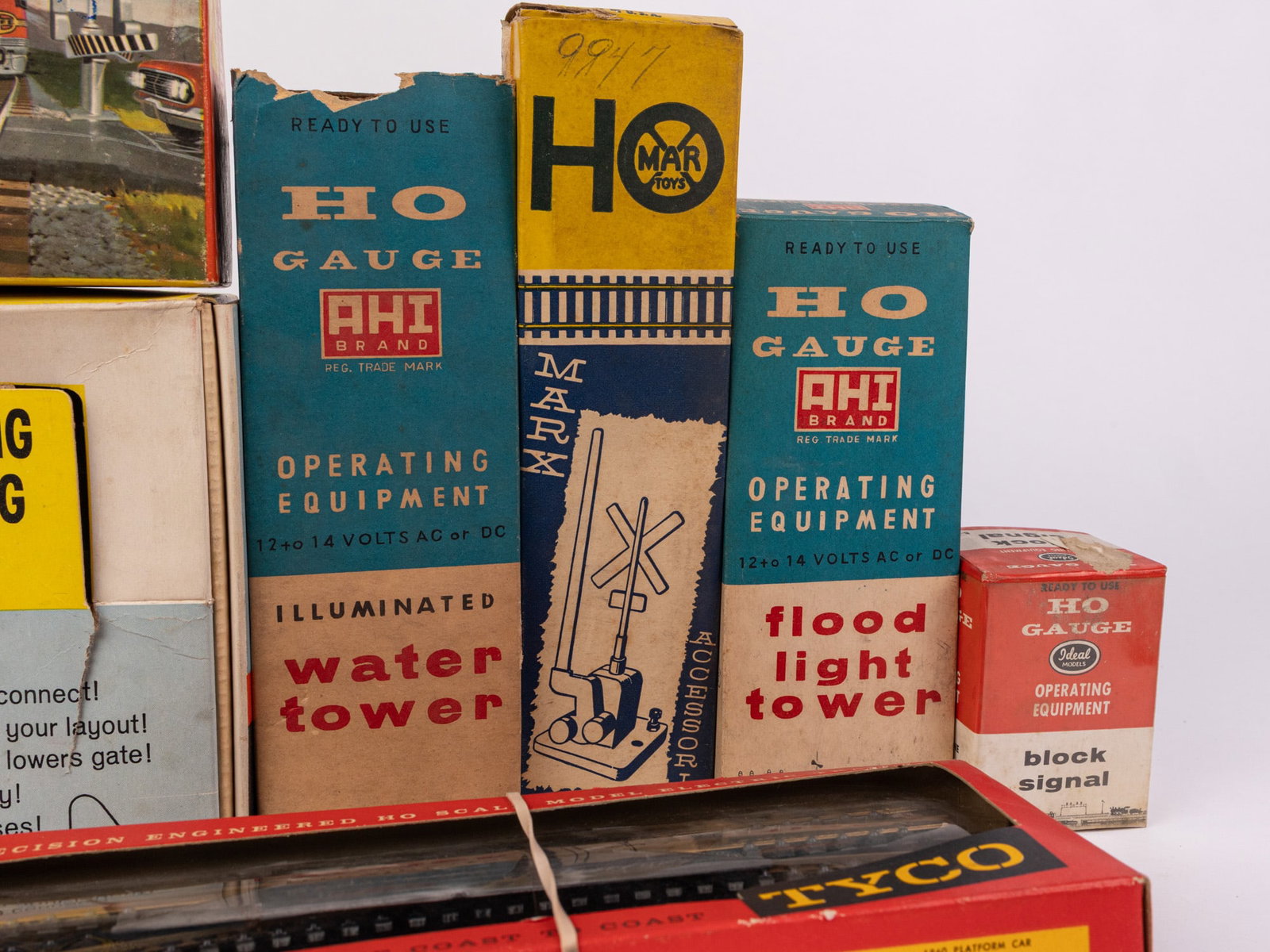 Assorted Vintage Model Train Accessories - 5