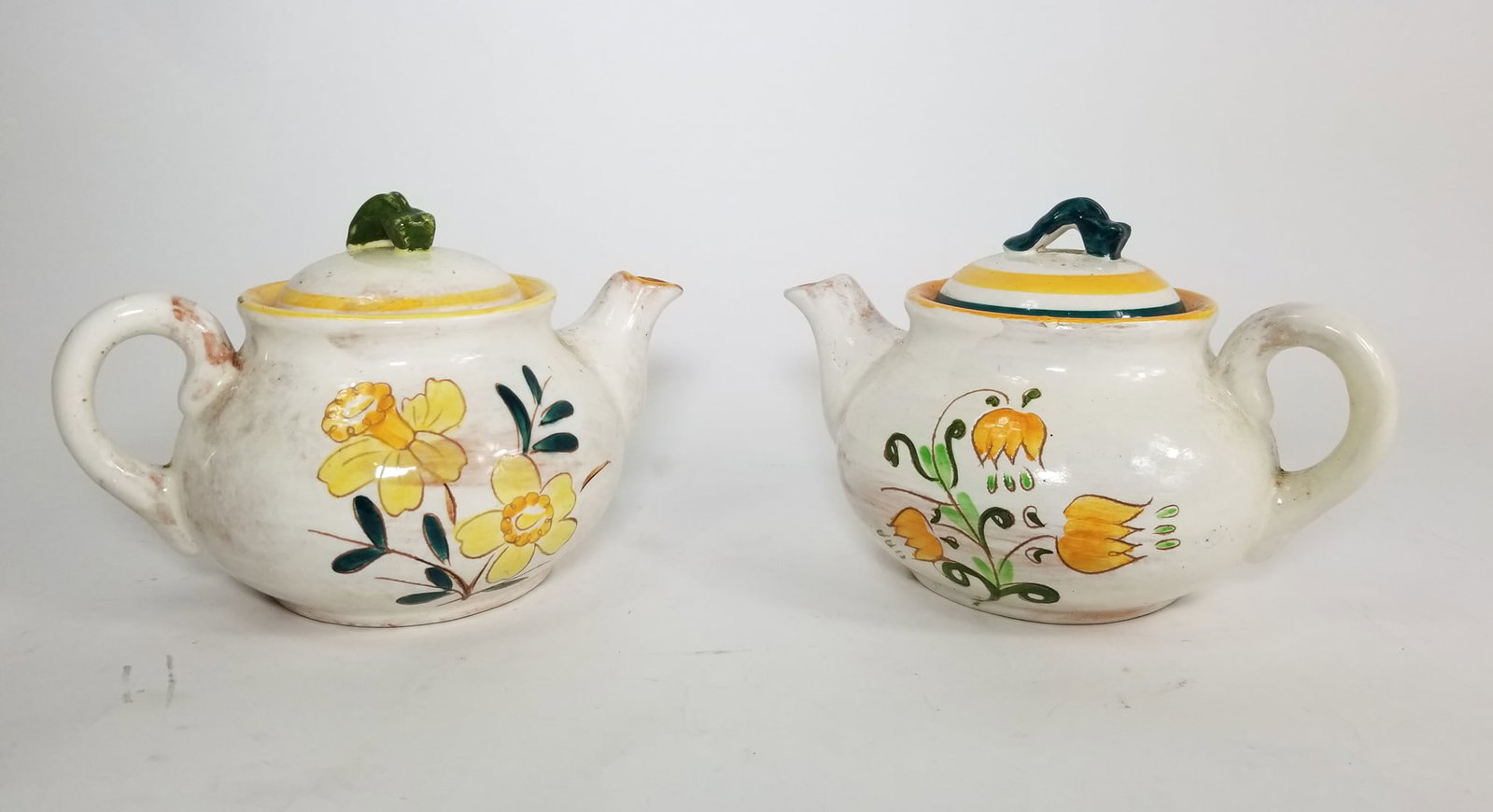 Two Stangl "Tulip" Teapots (1 of 3)