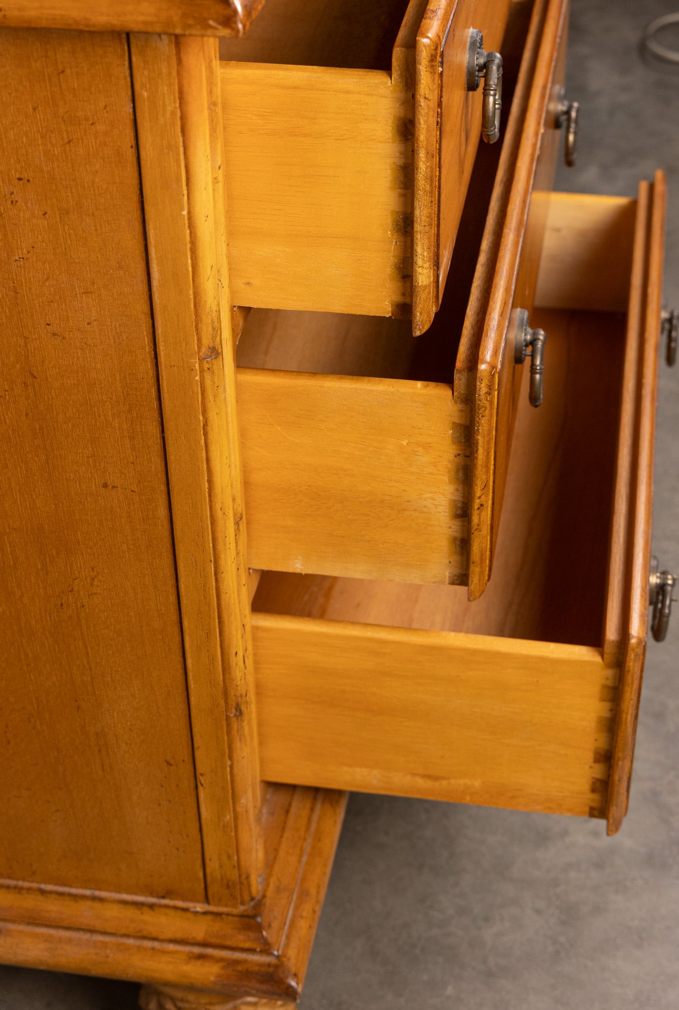Tommy Bahama Three Drawer Bachelor Chest - 5