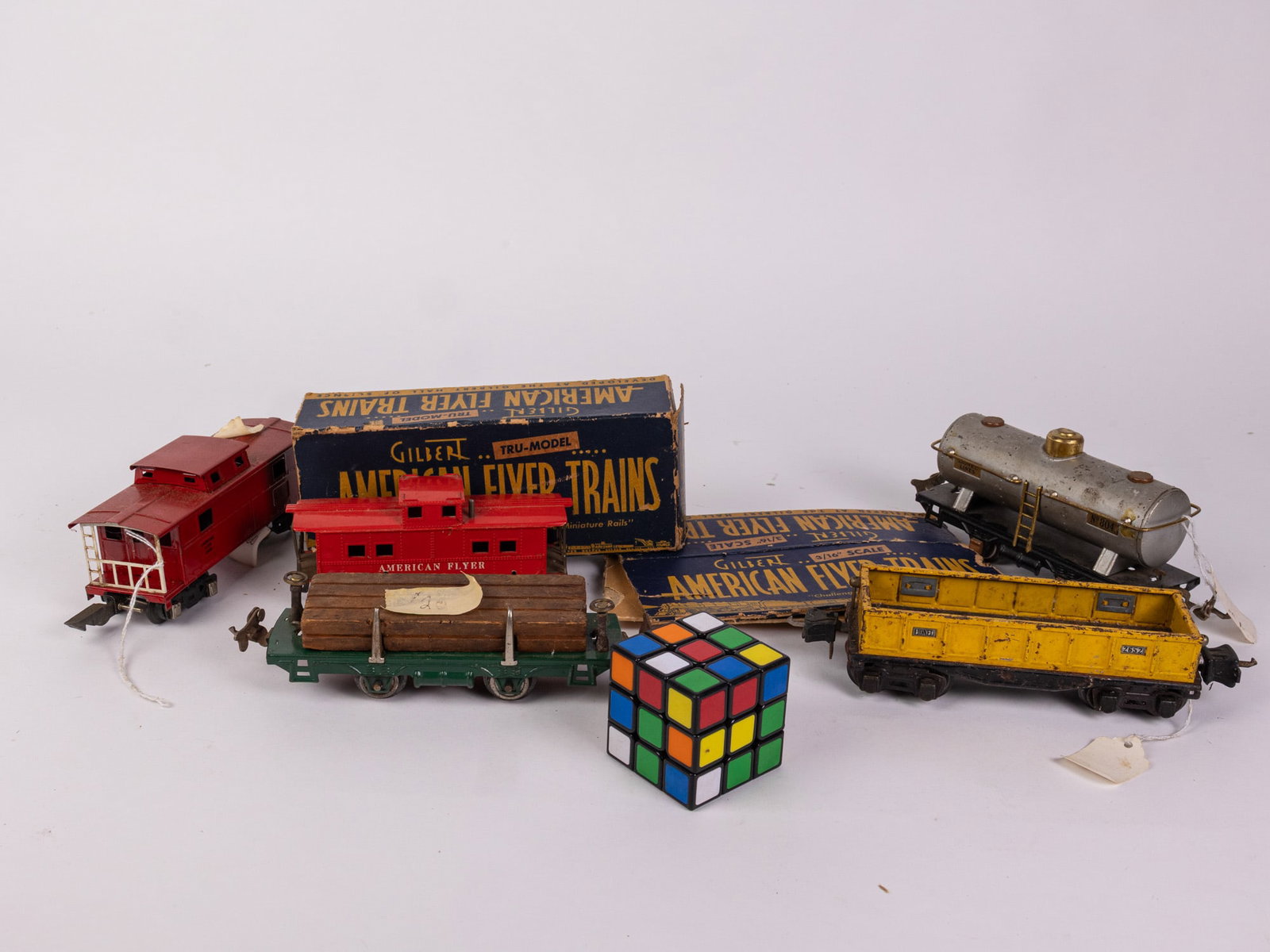 Vintage Model Railroad Train Cars Featuring Lionel - 2