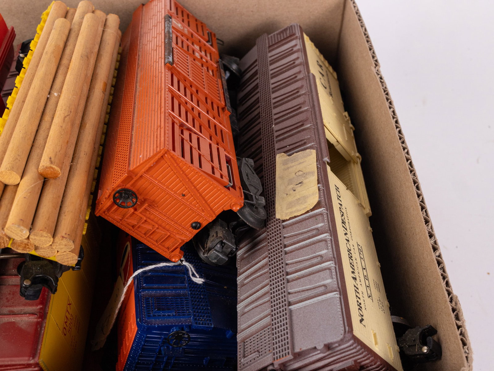 Lot of Assorted Vintage Model Railroad Train Cars Featuring Lionel - 3