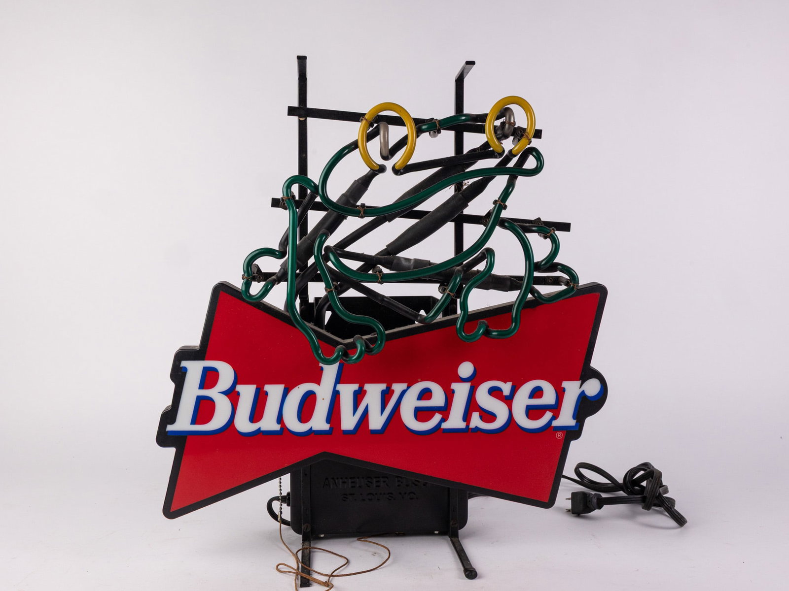 1990's Budweiser Frog Neon Sign: Tested and working! Size 19" H Literature Brooks Auction – Online Auction Terms & Conditions Contact: (856) 694-2960 | info@brooks.auction READ BEFORE YOU BID: We want you to feel confident