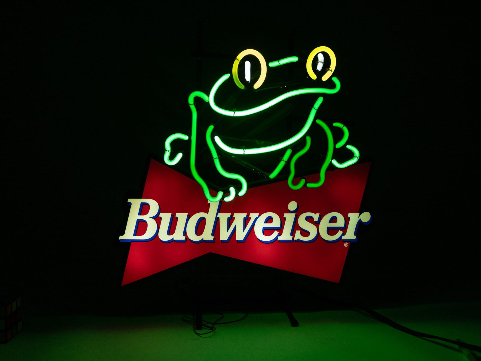 1990's Budweiser Frog Neon Sign - 3