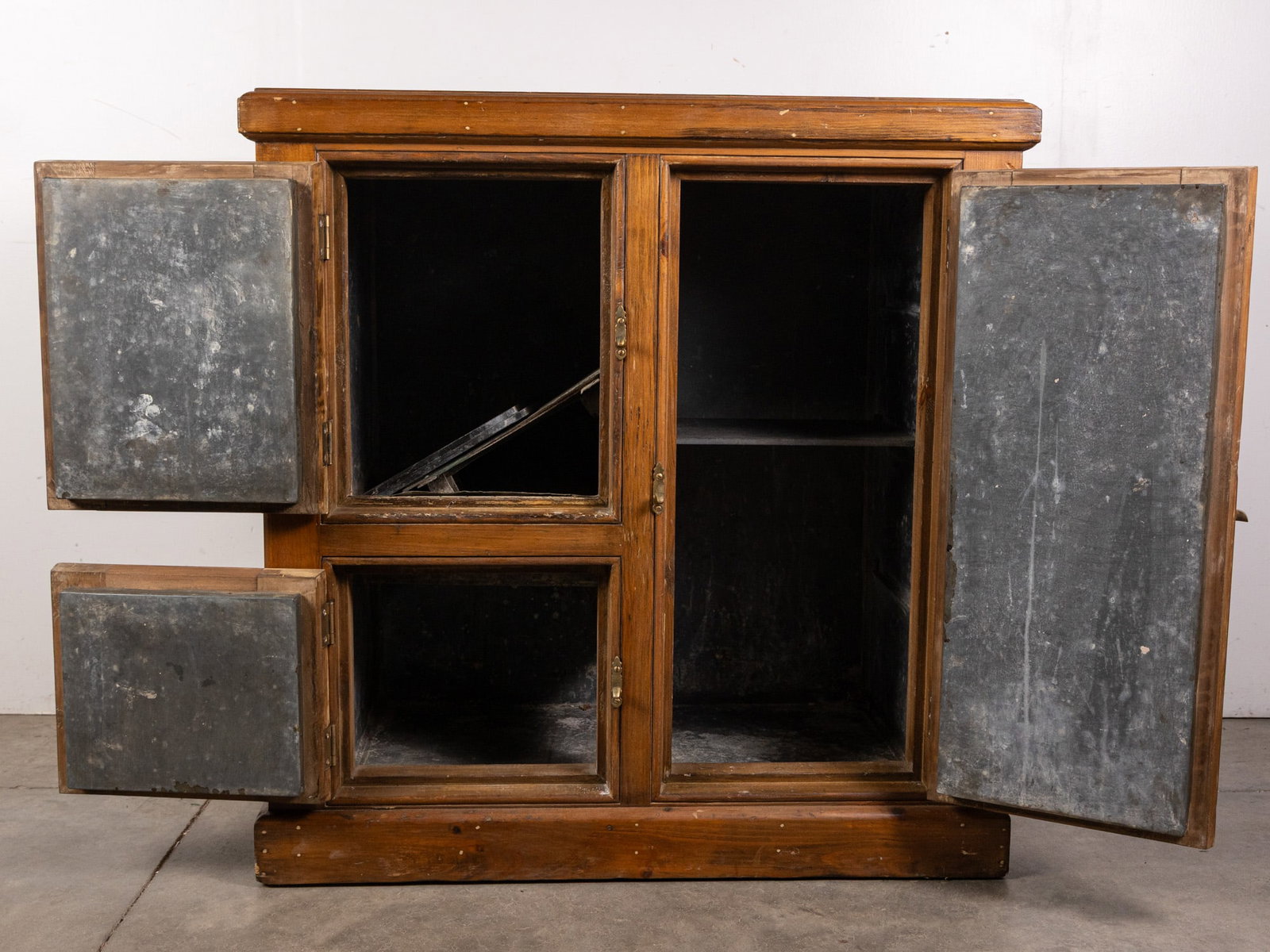 Antique D. Eddy and Sons Co., Boston Ice Chest - 2
