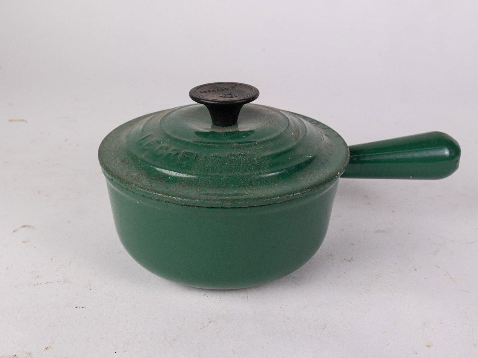 Le Creuset 7" Diameter Saucier Pot with Lid: Le Creuset 7" Diameter Saucier Pot with Lid Size 7" Literature Brooks Auction – Online Auction Terms & Conditions Contact: (856) 694-2960 | info@brooks.auction READ BEFORE YOU BID: We want you