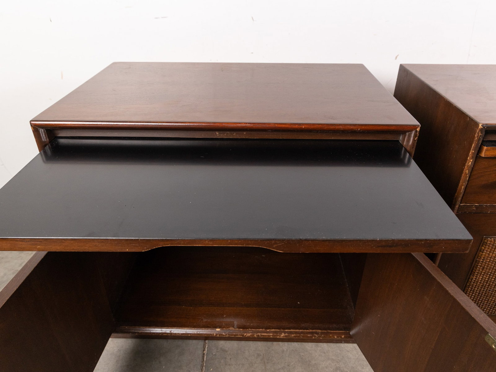 Pair of Mid Century Modern Nightstands - 4