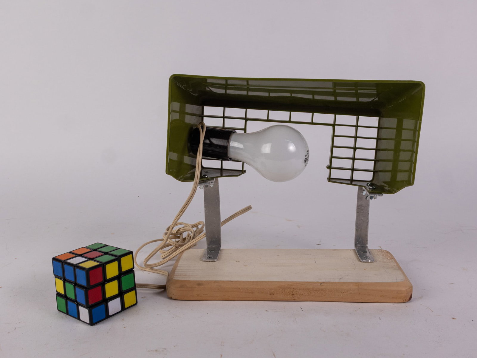 Vintage Mid Century Avocado Green Wall Mounted Light - 2