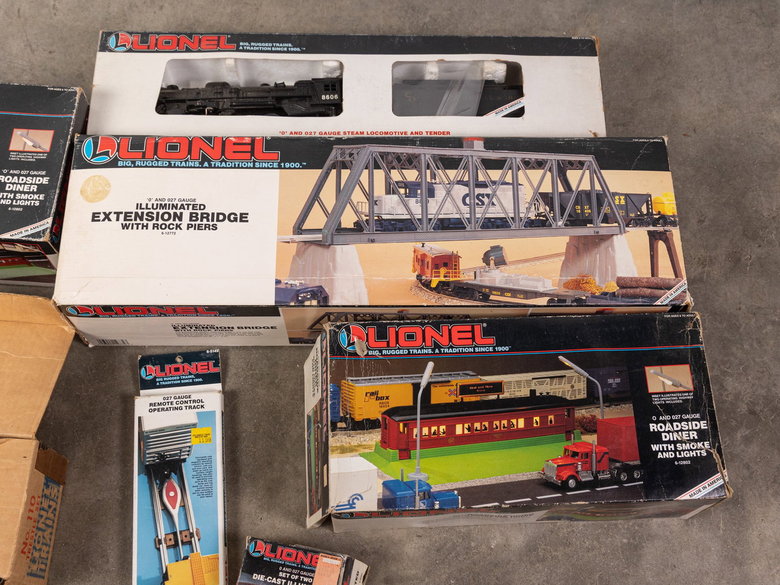 Lionel IOB Model Railroad Assortment ft Chesapeake & Ohio Steam Locomotive & Tender - 3