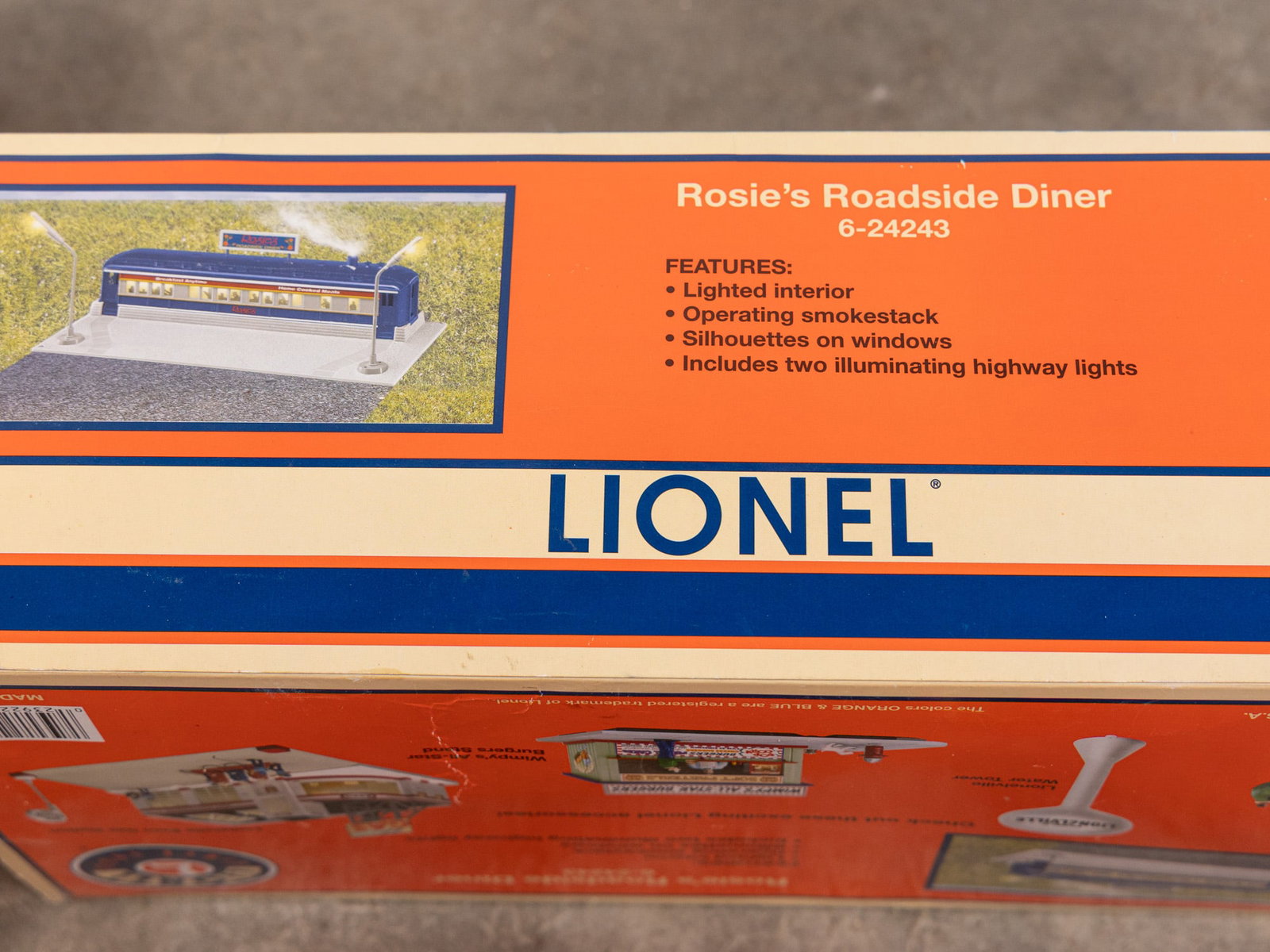 Lionel IOB Model Railroad Assortment ft Rosie's Roadside Diner - 3