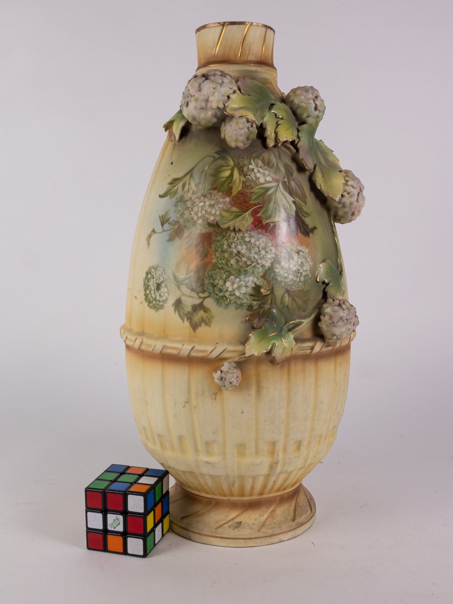 Antique Robert Hanke Austria Porcelain Vase with 3D Hydrangea Reliefs - 2
