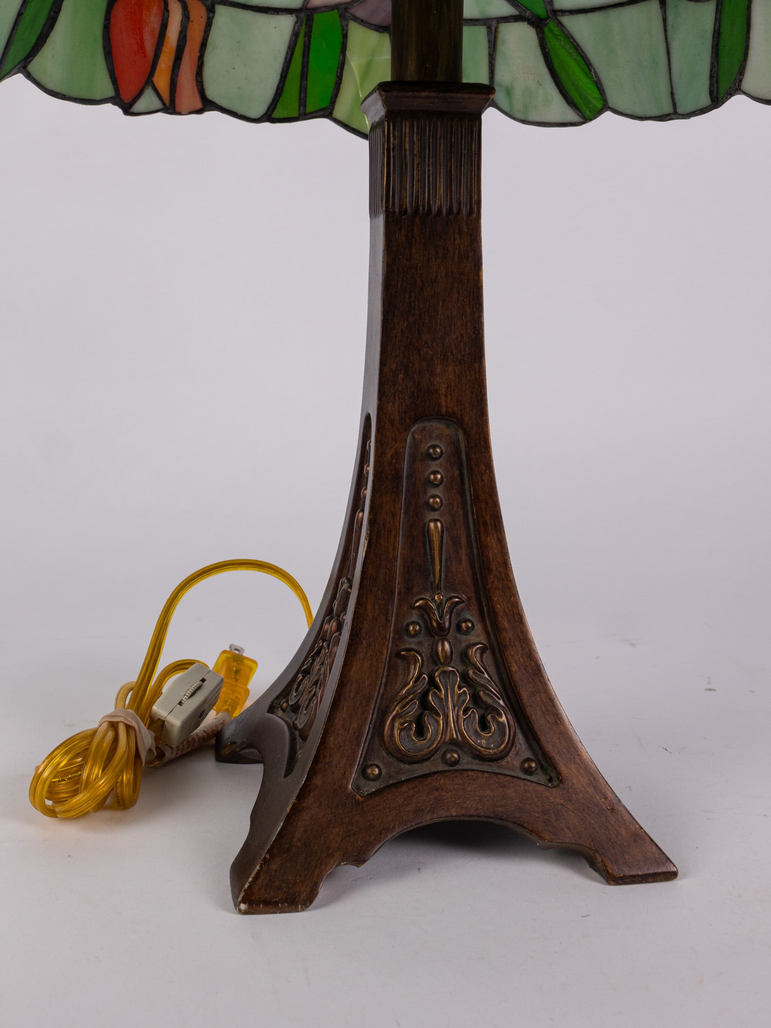 Tiffany Style Leaded Glass Table Lamp - 4