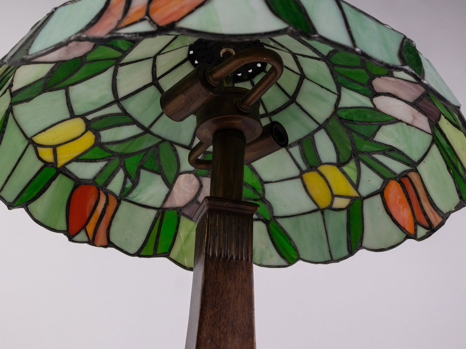 Tiffany Style Leaded Glass Table Lamp - 5