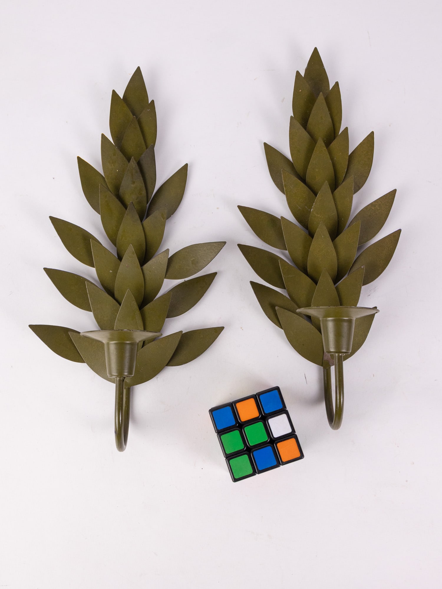 Pair of Foliate Motif Olive-Toned Wall Sconces - 2