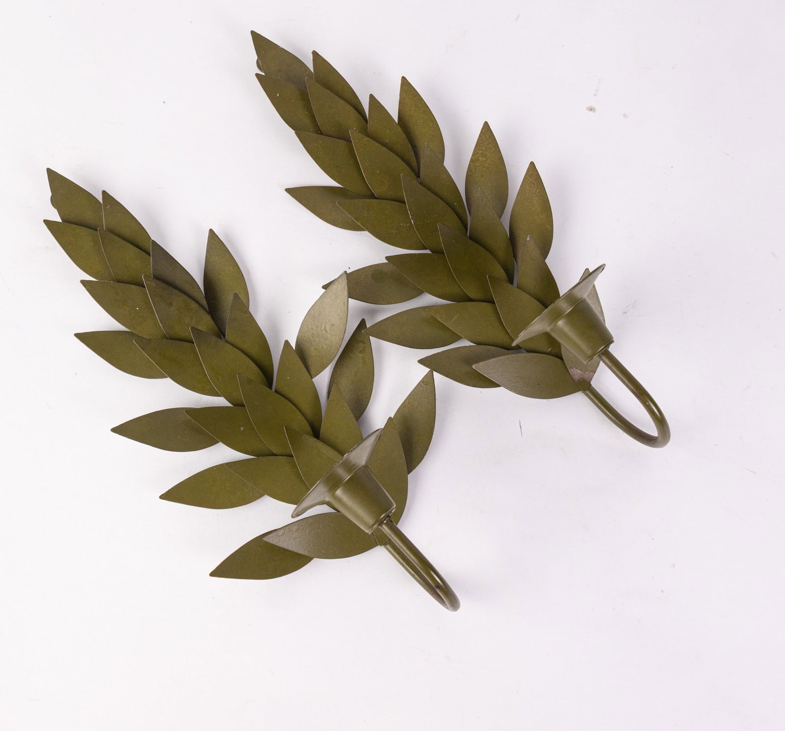 Pair of Foliate Motif Olive-Toned Wall Sconces - 3