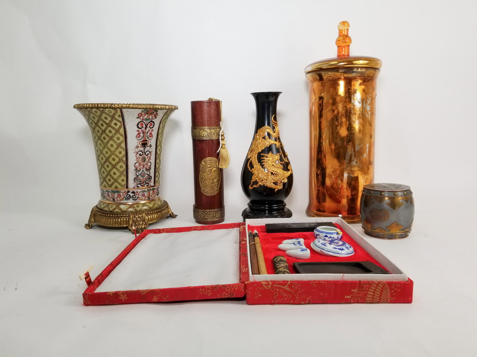 Decor Assortment Lot: Decor Assortment Lot Size 7" x 12" x 12" Literature Brooks Auction – Online Auction Terms & Conditions Contact: (856) 694-2960 | info@brooks.auction READ BEFORE YOU BID: We want you to feel