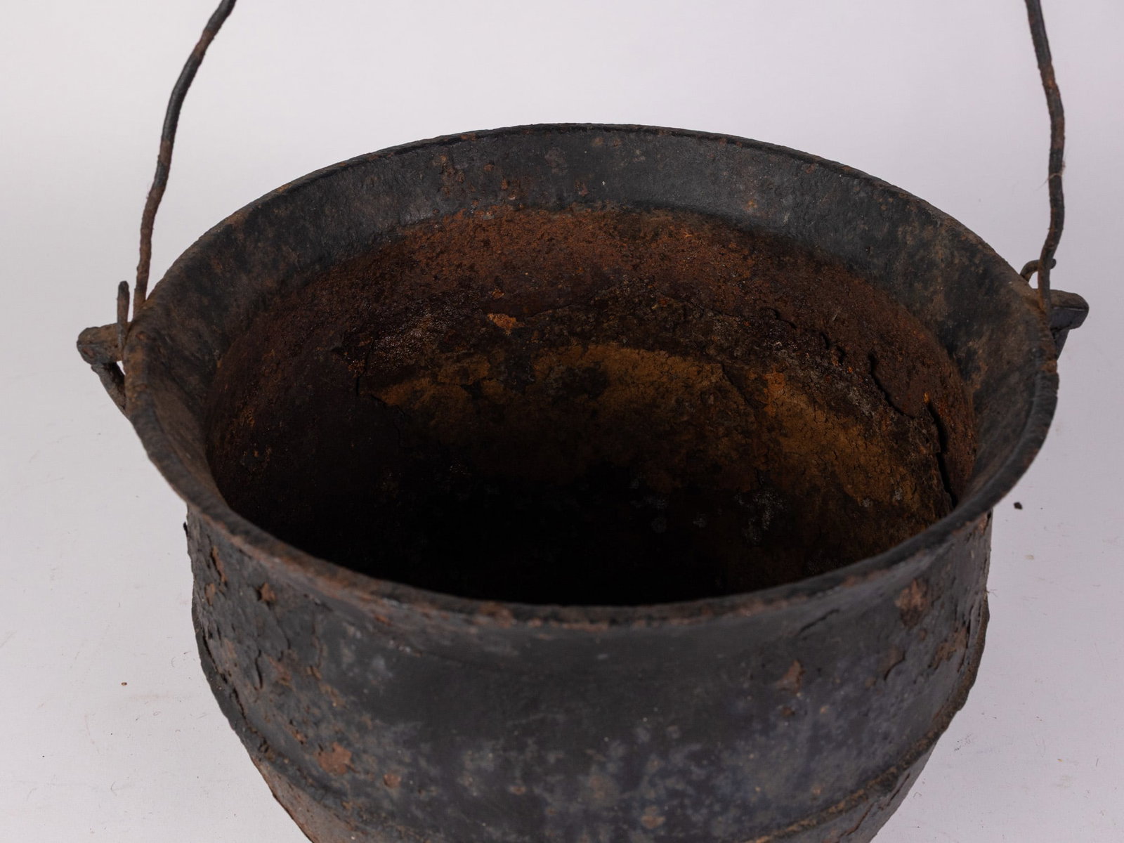 Antique Cast Iron Footed Cauldron/Bean Pot - 3