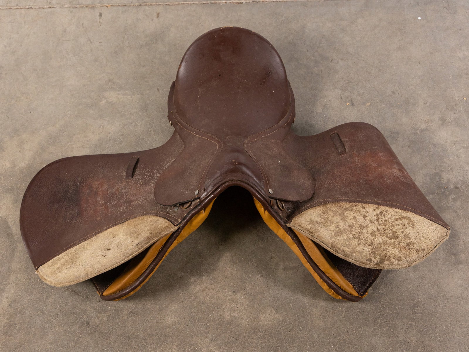 Vintage Brown Leather English Saddle: Vintage Brown Leather English Saddle Size 17" L Literature Brooks Auction – Online Auction Terms & Conditions Contact: (856) 694-2960 | info@brooks.auction READ BEFORE YOU BID: We want you to