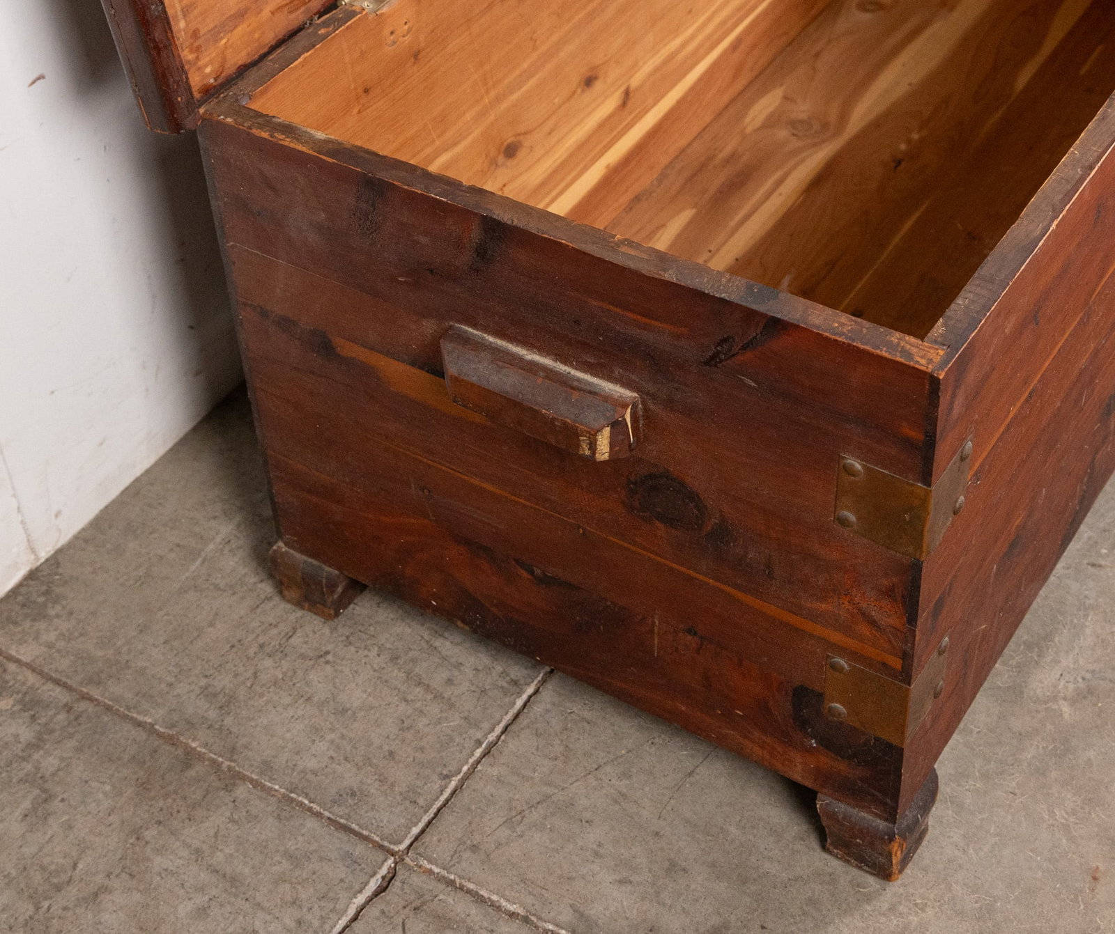 Vintage Cedar Hope Chest - 4