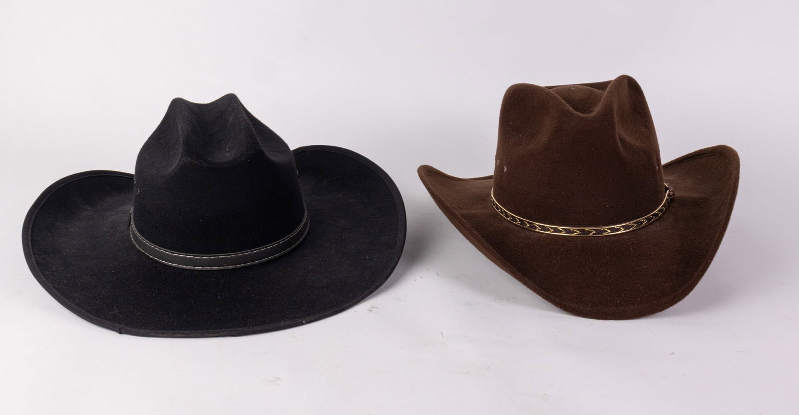Pair of Cowboy Hats: Pair of Cowboy Hats Size L/XL Literature Brooks Auction – Online Auction Terms & Conditions Contact: (856) 694-2960 | info@brooks.auction READ BEFORE YOU BID: We want you to feel confident when