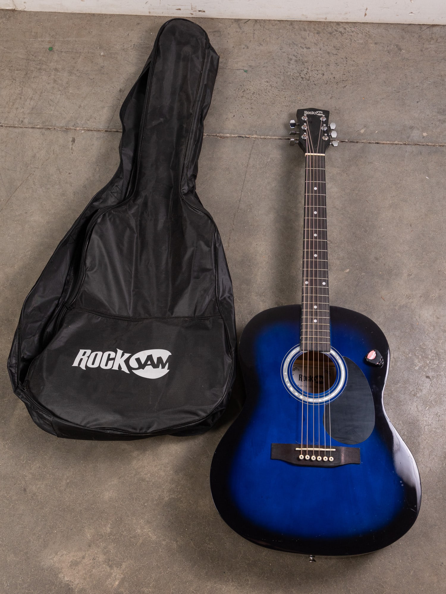 RockJam Blue Acoustic Guitar in Case: RockJam Blue Acoustic Guitar in Case Size 42" H Literature Brooks Auction – Online Auction Terms & Conditions Contact: (856) 694-2960 | info@brooks.auction READ BEFORE YOU BID: We want you to