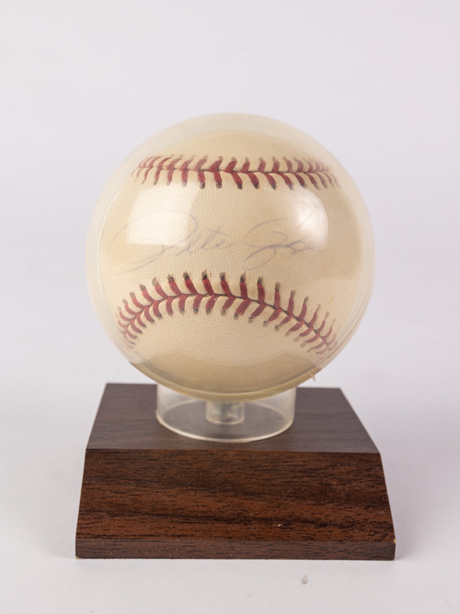 Baseball with Pete Rose Signature: Baseball has a sticker from Goldin Collectibles and comes in a plastic case. No COA/documentation besides sticker. Literature Brooks Auction – Online Auction Terms & Conditions Contact: (856)