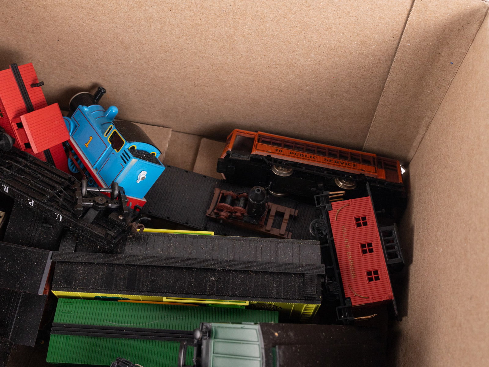 Lot of Vintage Model Railroad Train Cars and Track - 3
