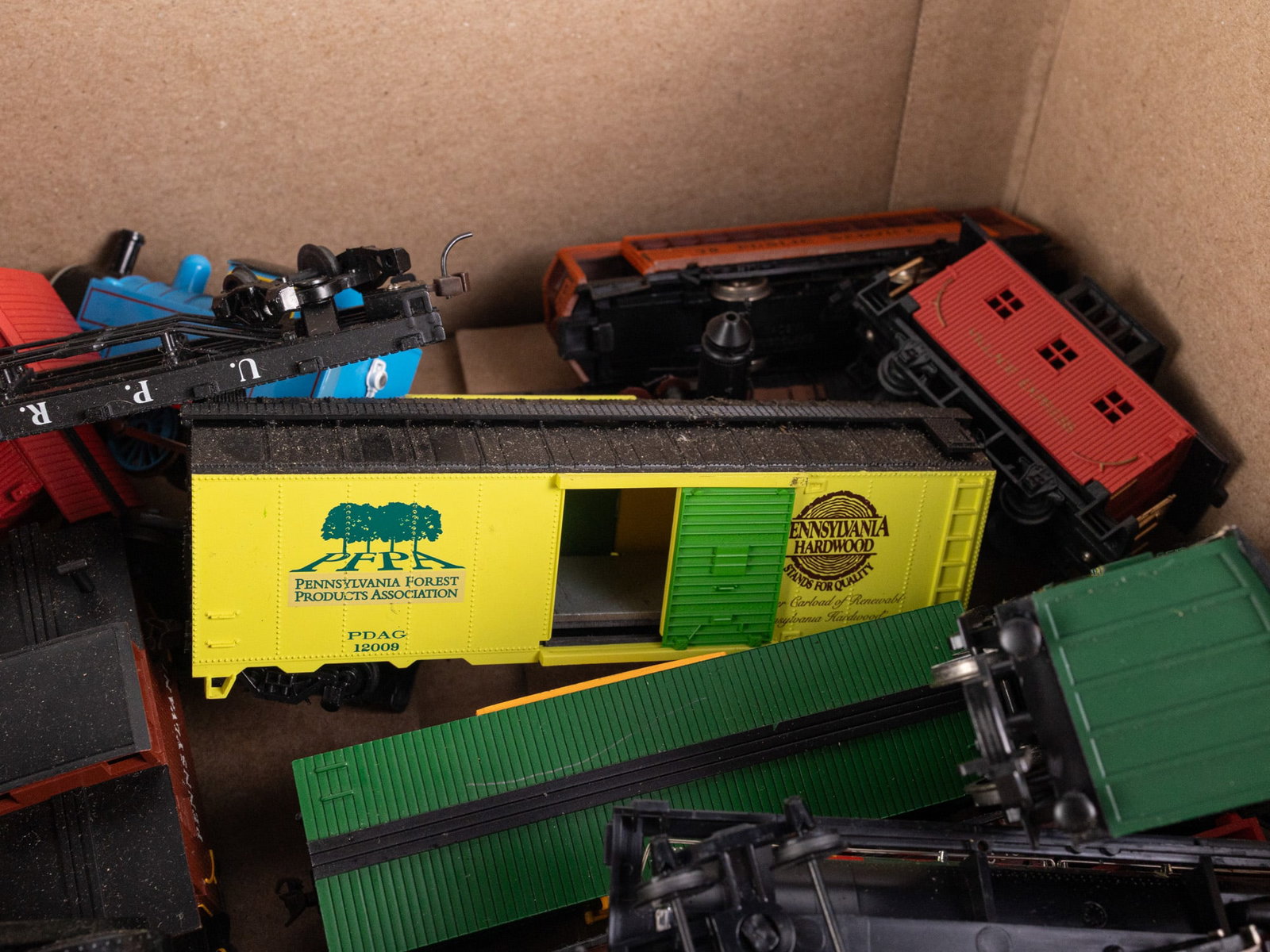 Lot of Vintage Model Railroad Train Cars and Track - 5