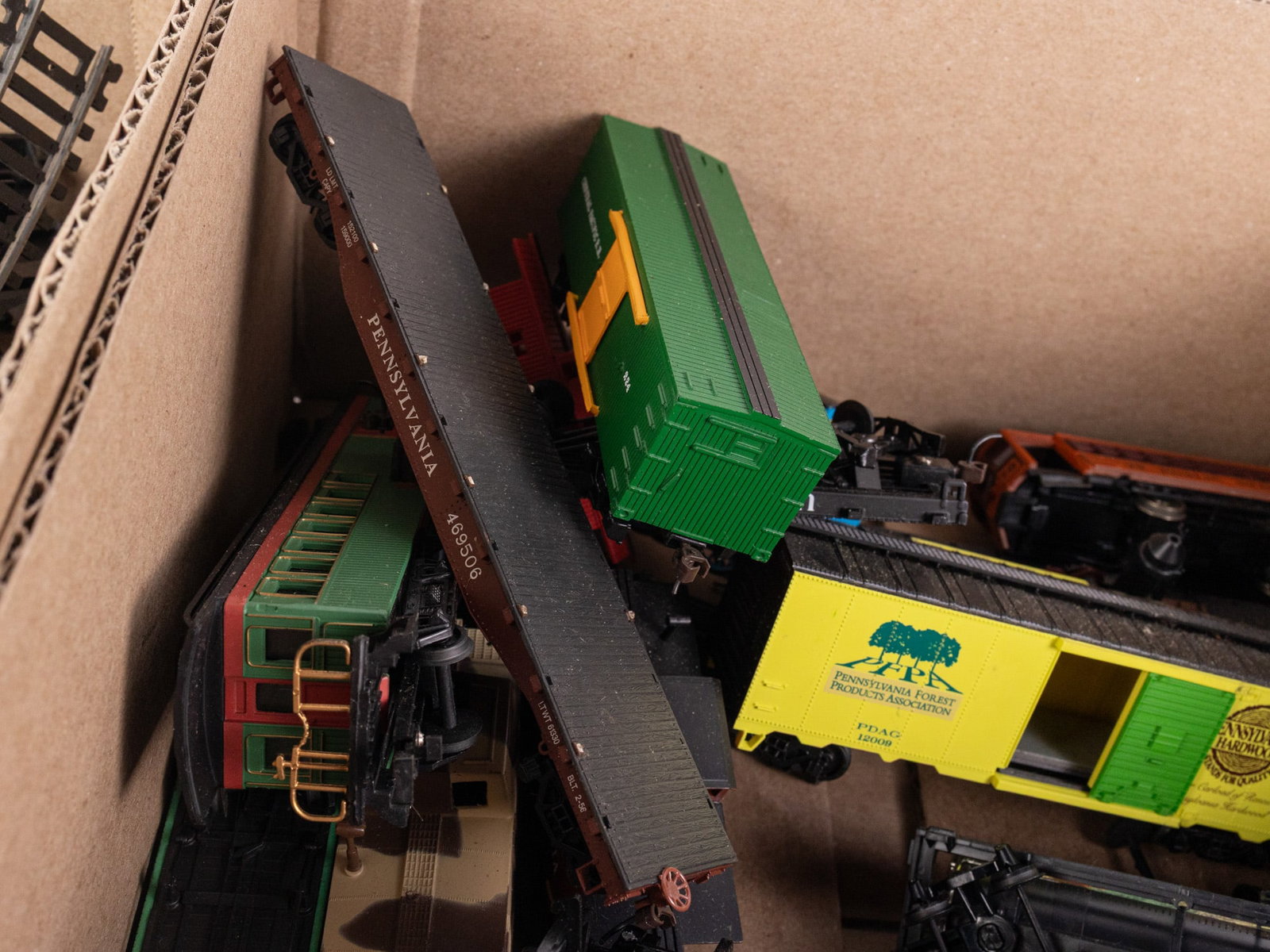 Lot of Vintage Model Railroad Train Cars and Track - 6