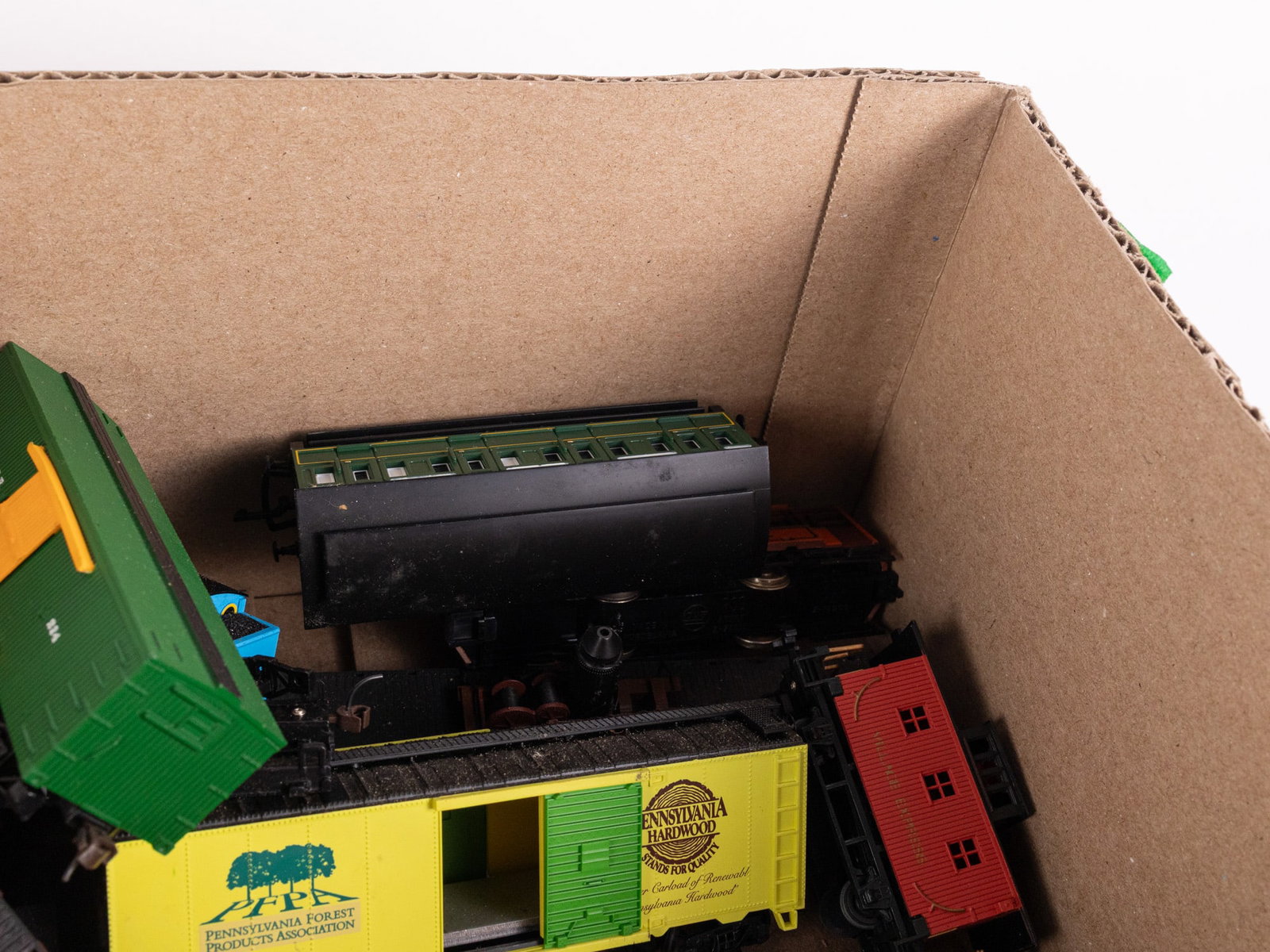 Lot of Vintage Model Railroad Train Cars and Track - 7