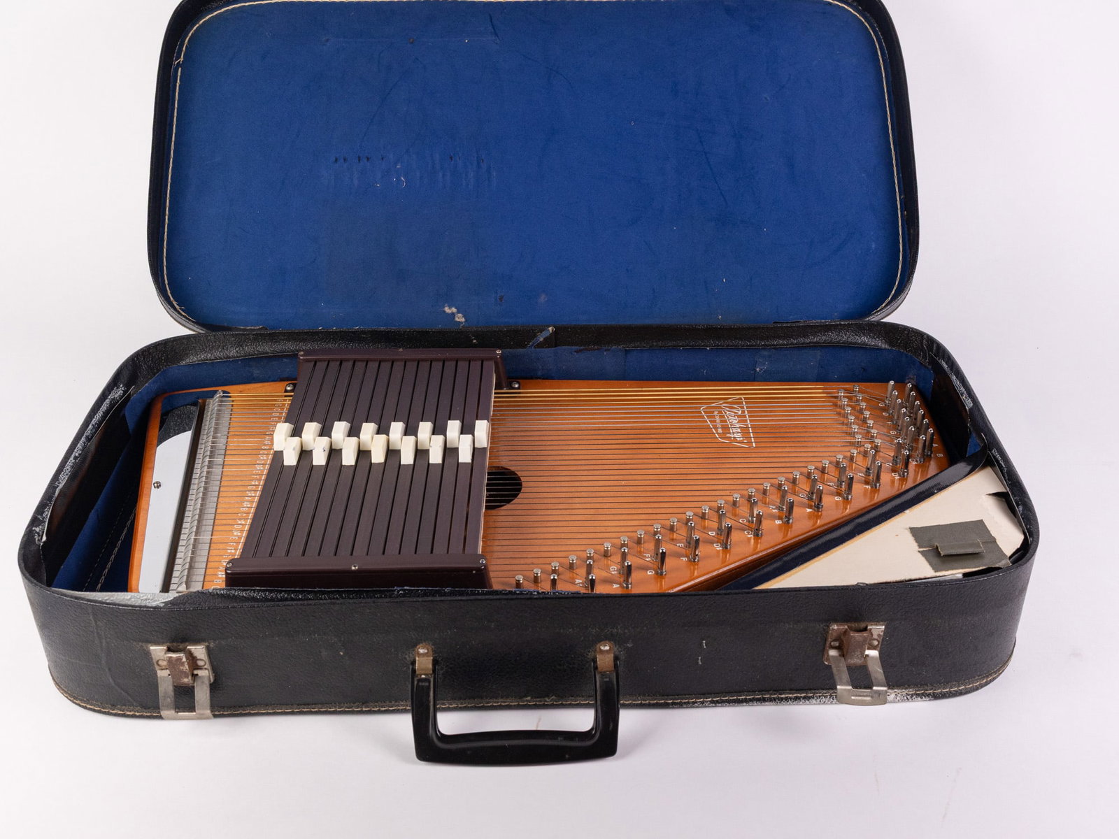 Oscar Schmidt Autoharp in Case (1 of 6)