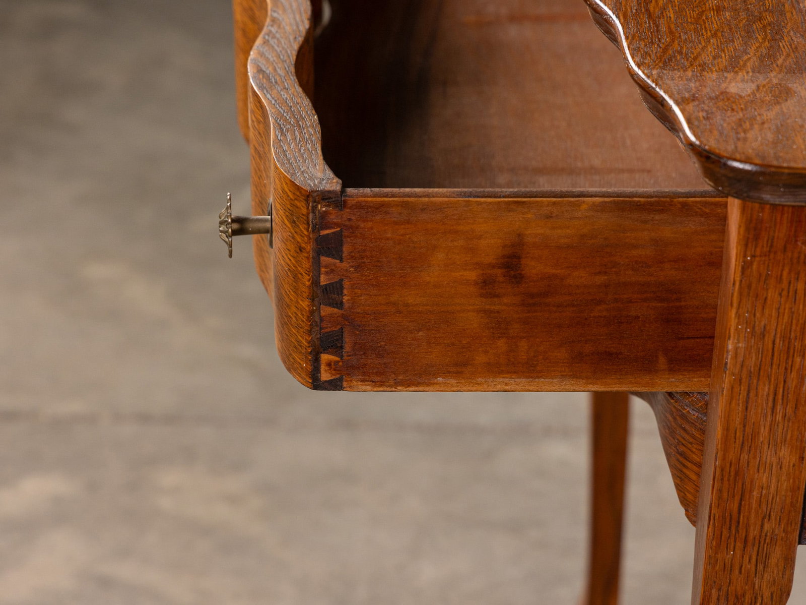 Antique Victorian Oak Dresser with Mirror - 7